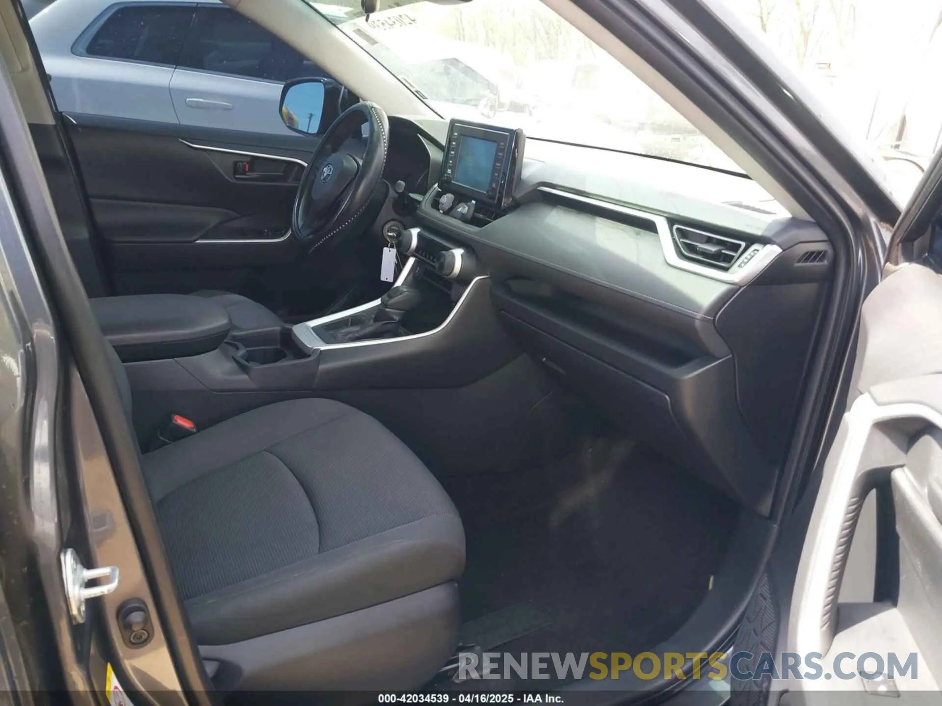 5 Photograph of a damaged car JTMK1RFV5KD020320 TOYOTA RAV4 2019