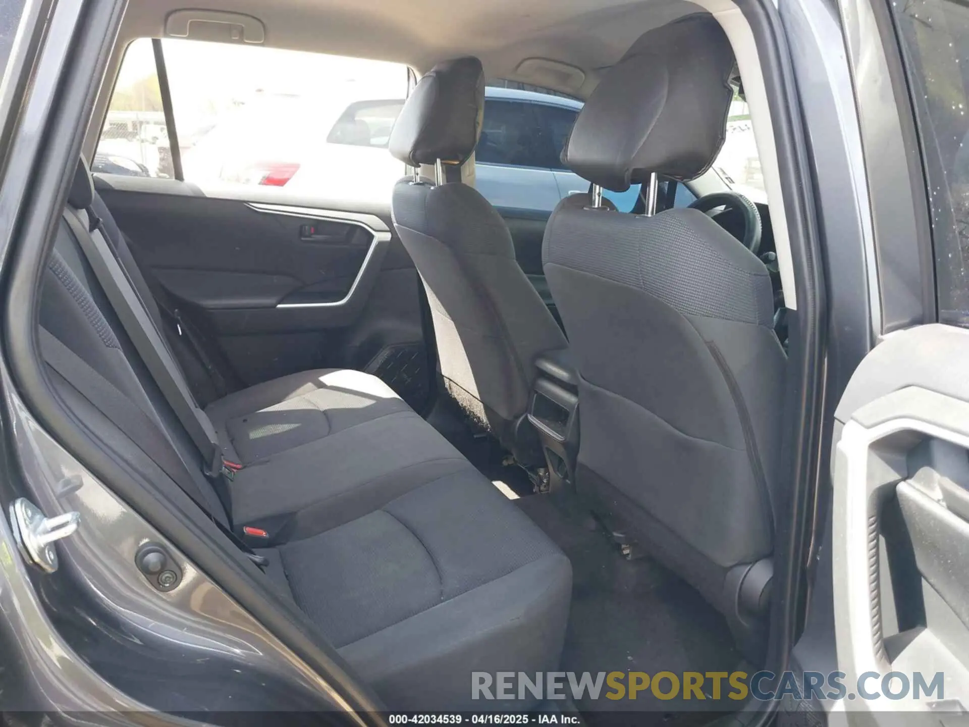 8 Photograph of a damaged car JTMK1RFV5KD020320 TOYOTA RAV4 2019