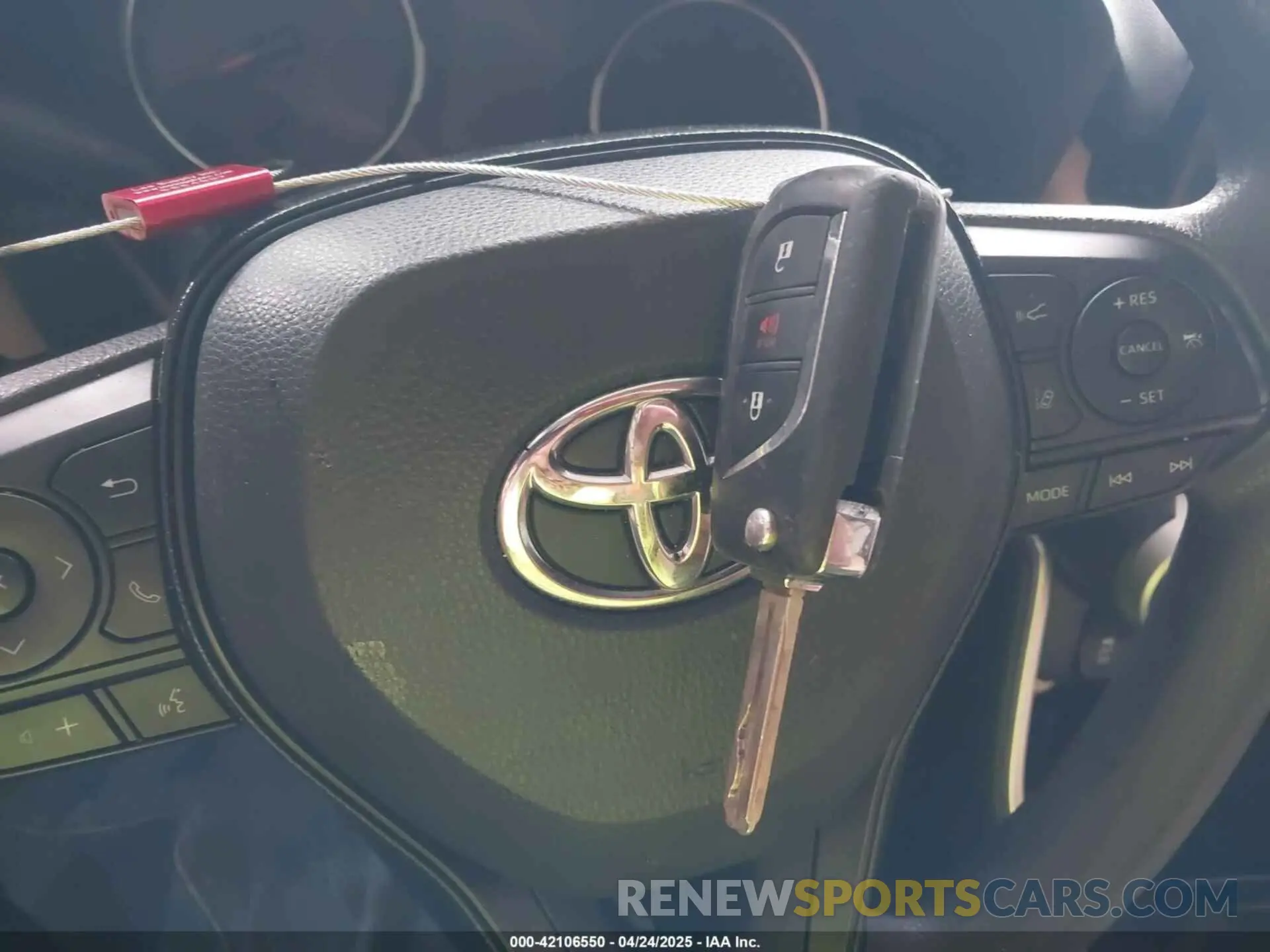 11 Фотография поврежденного автомобиля JTMK1RFV8KD009196 TOYOTA RAV4 2019