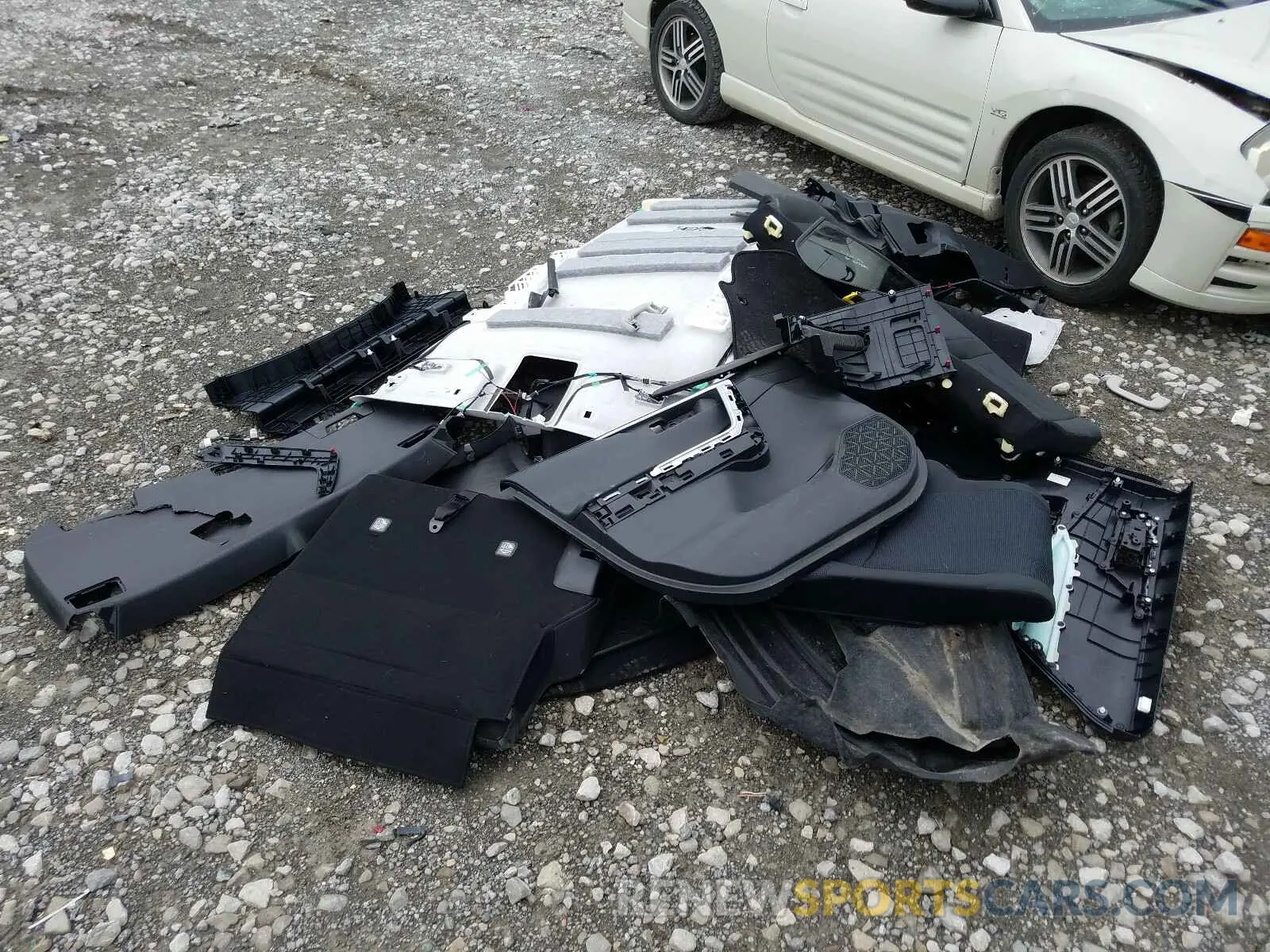 9 Photograph of a damaged car JTMLWRFV1KD513756 TOYOTA RAV4 2019