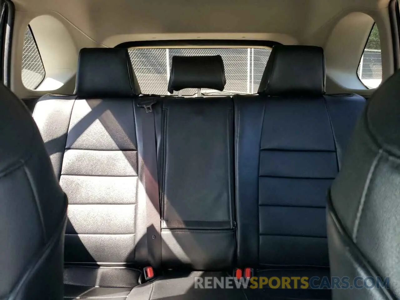 10 Фотография поврежденного автомобиля JTMMWRFV2KD021225 TOYOTA RAV4 2019