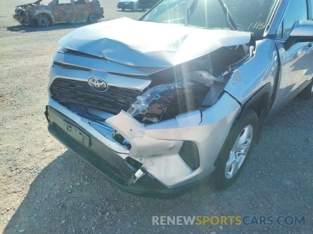 9 Photograph of a damaged car JTMMWRFV3KD504190 TOYOTA RAV4 2019