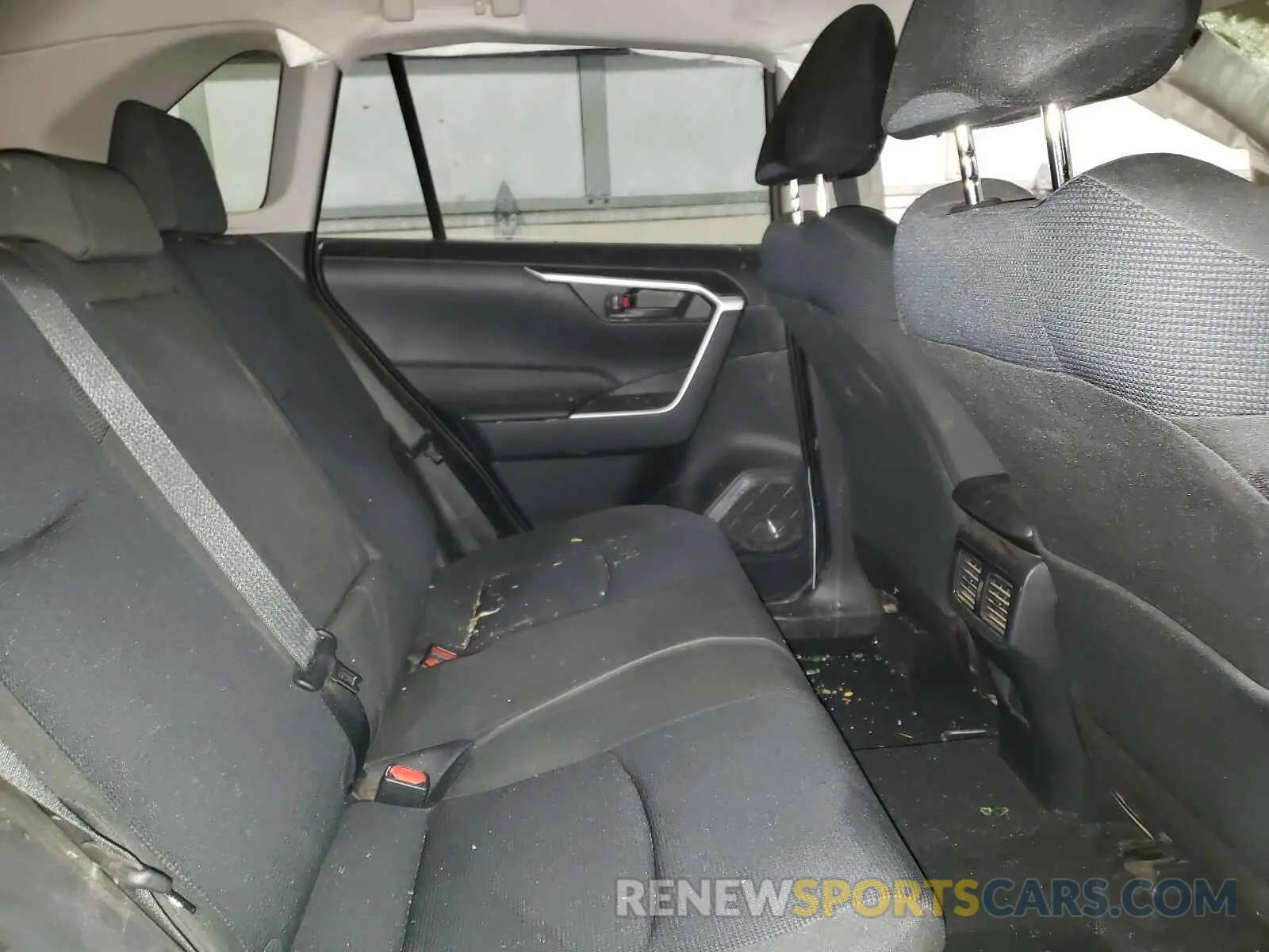 6 Photograph of a damaged car JTMMWRFV8KD005823 TOYOTA RAV4 2019