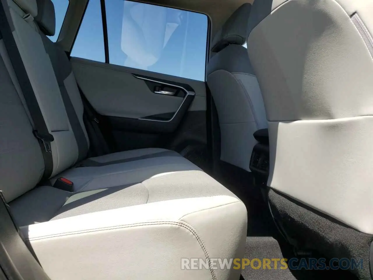 11 Фотография поврежденного автомобиля JTMN1RFV0KD516493 TOYOTA RAV4 2019