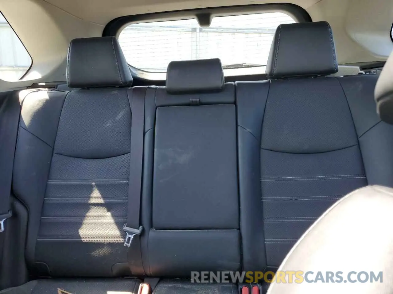 10 Photograph of a damaged car JTMN1RFV0KD521614 TOYOTA RAV4 2019