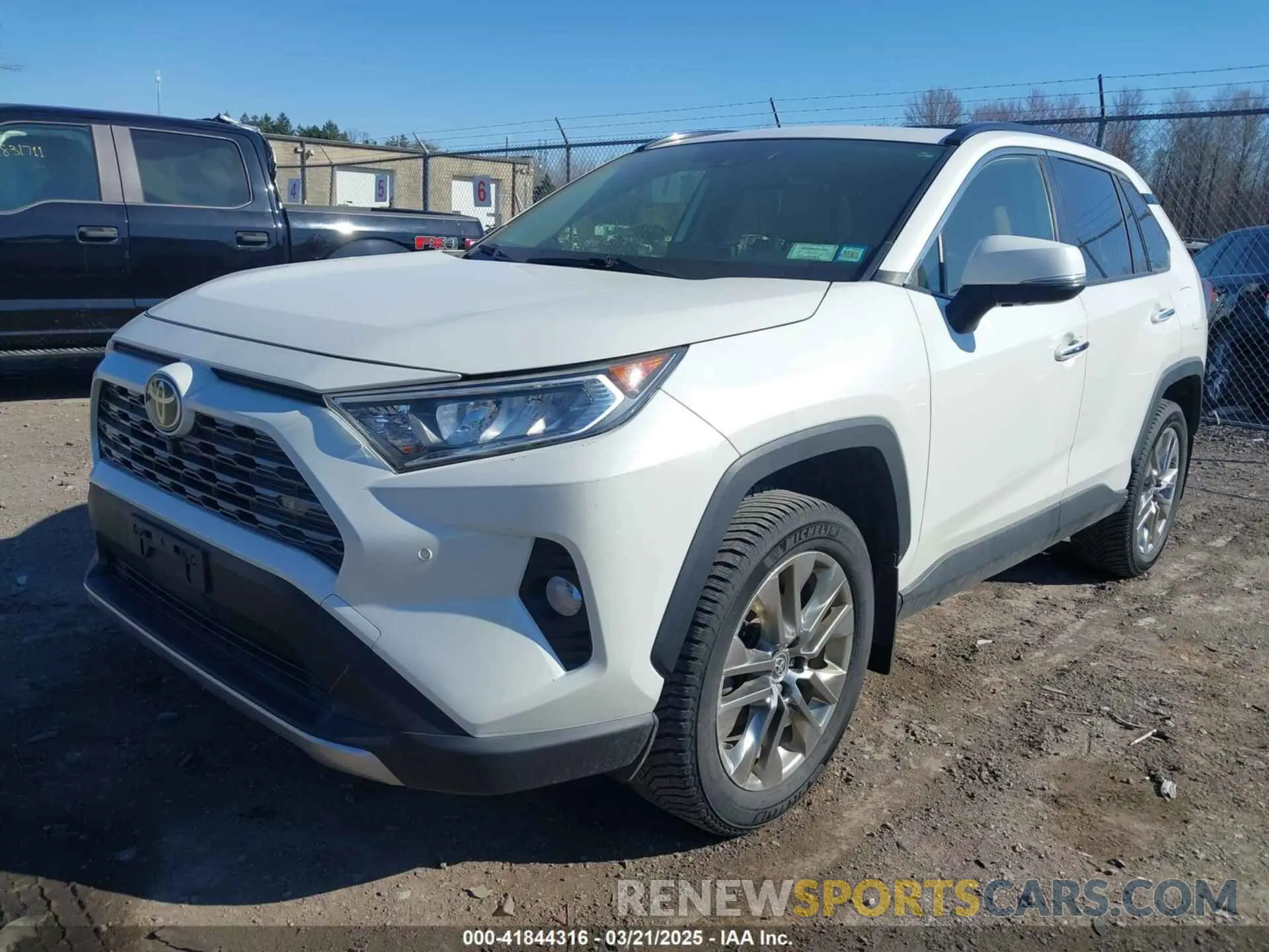 2 Фотография поврежденного автомобиля JTMN1RFV1KD517037 TOYOTA RAV4 2019