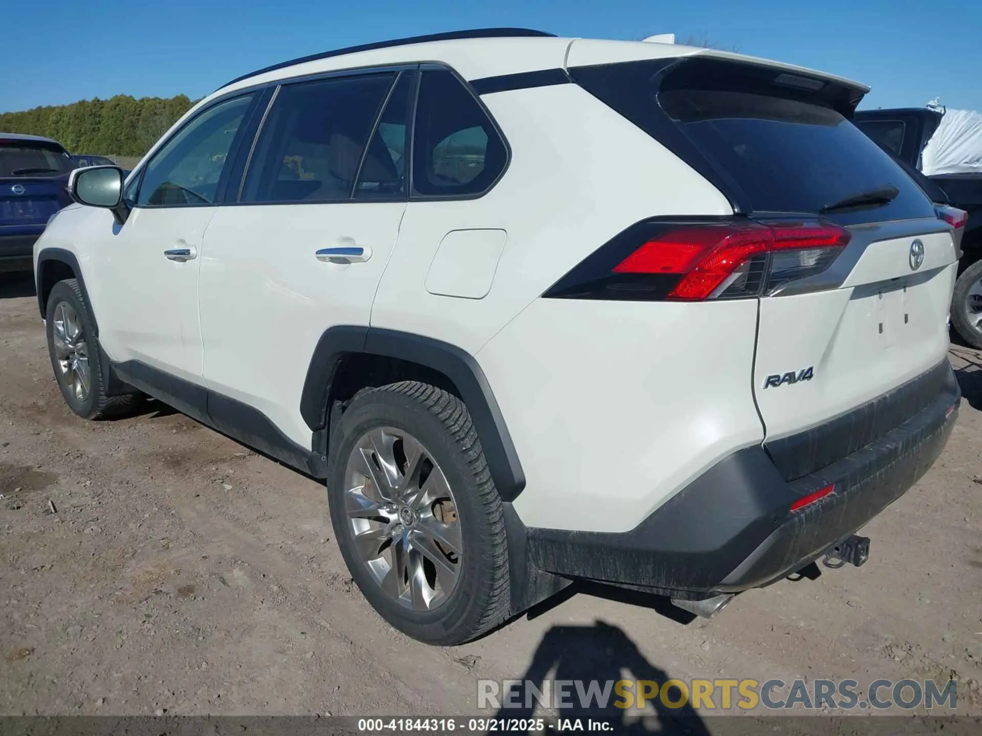 3 Фотография поврежденного автомобиля JTMN1RFV1KD517037 TOYOTA RAV4 2019