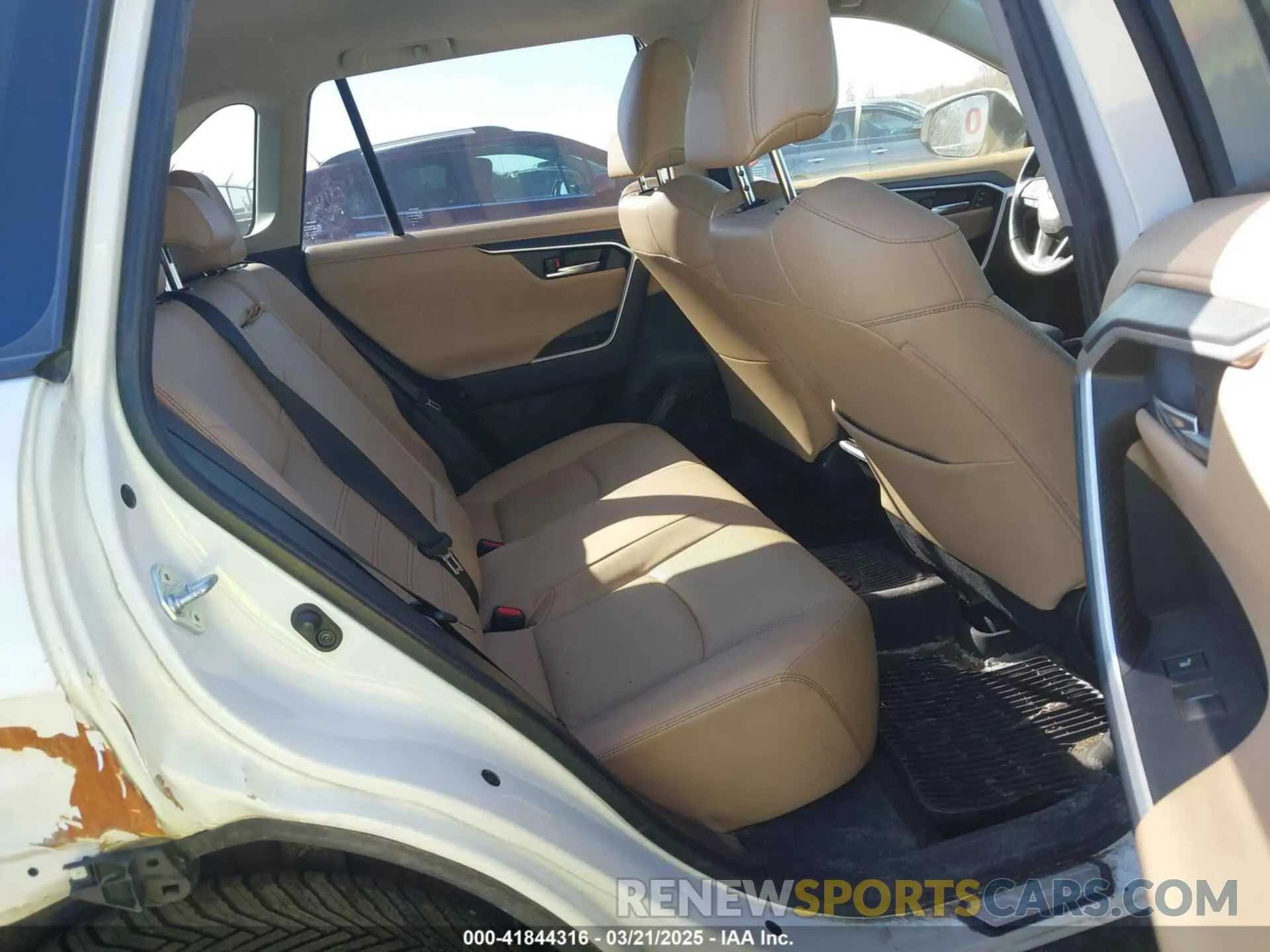 8 Фотография поврежденного автомобиля JTMN1RFV1KD517037 TOYOTA RAV4 2019