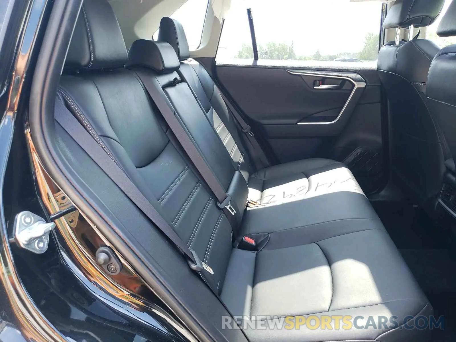 6 Photograph of a damaged car JTMN1RFV2KD519850 TOYOTA RAV4 2019