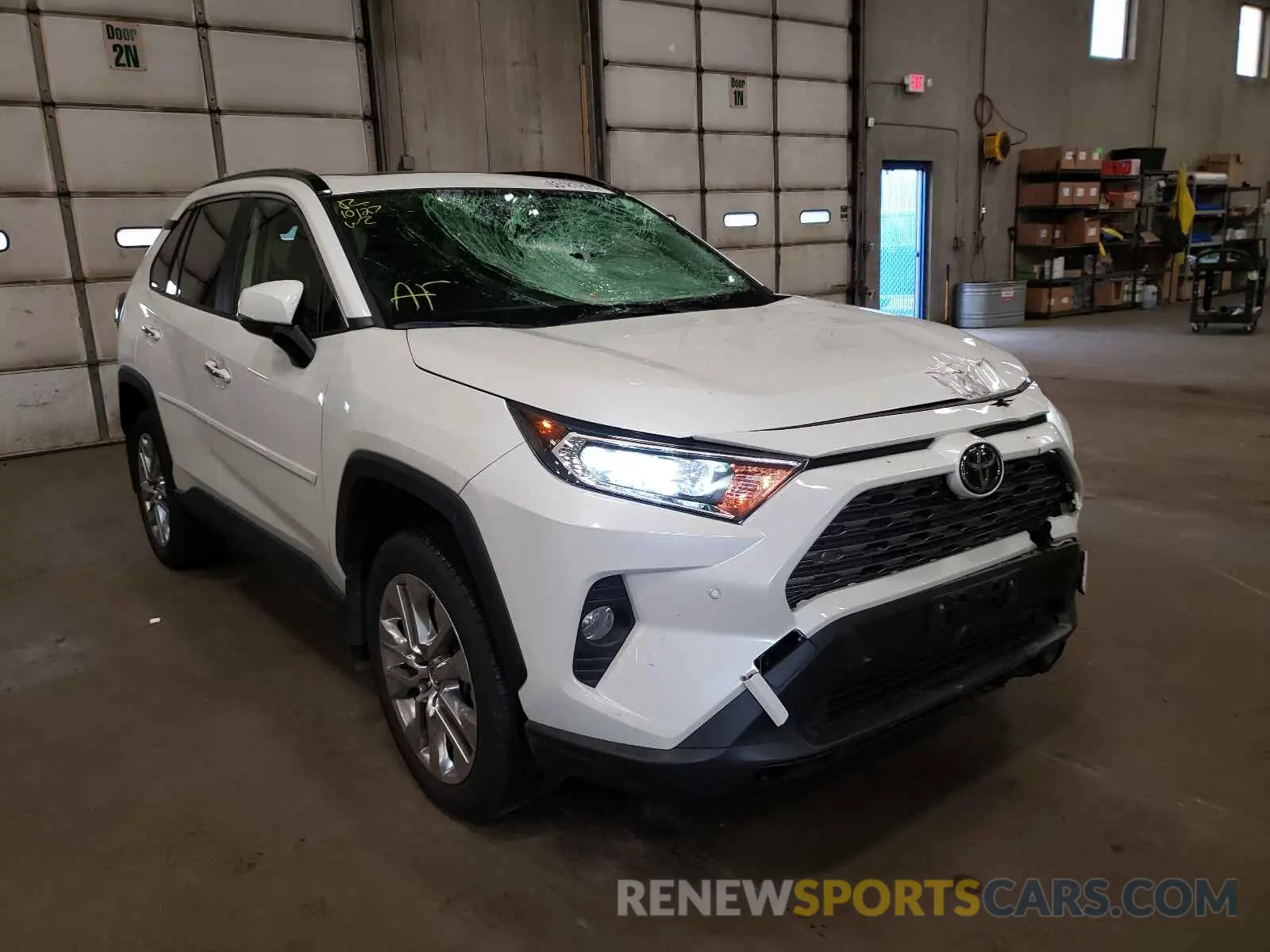 1 Фотография поврежденного автомобиля JTMN1RFV2KJ006647 TOYOTA RAV4 2019