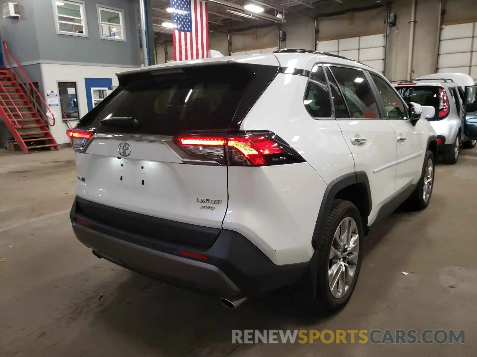 4 Фотография поврежденного автомобиля JTMN1RFV2KJ006647 TOYOTA RAV4 2019