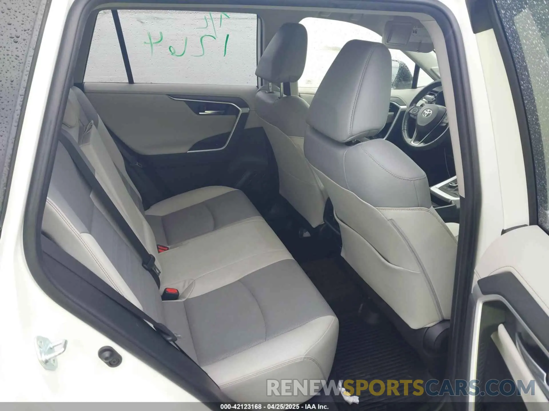 8 Photograph of a damaged car JTMN1RFV4KD516982 TOYOTA RAV4 2019