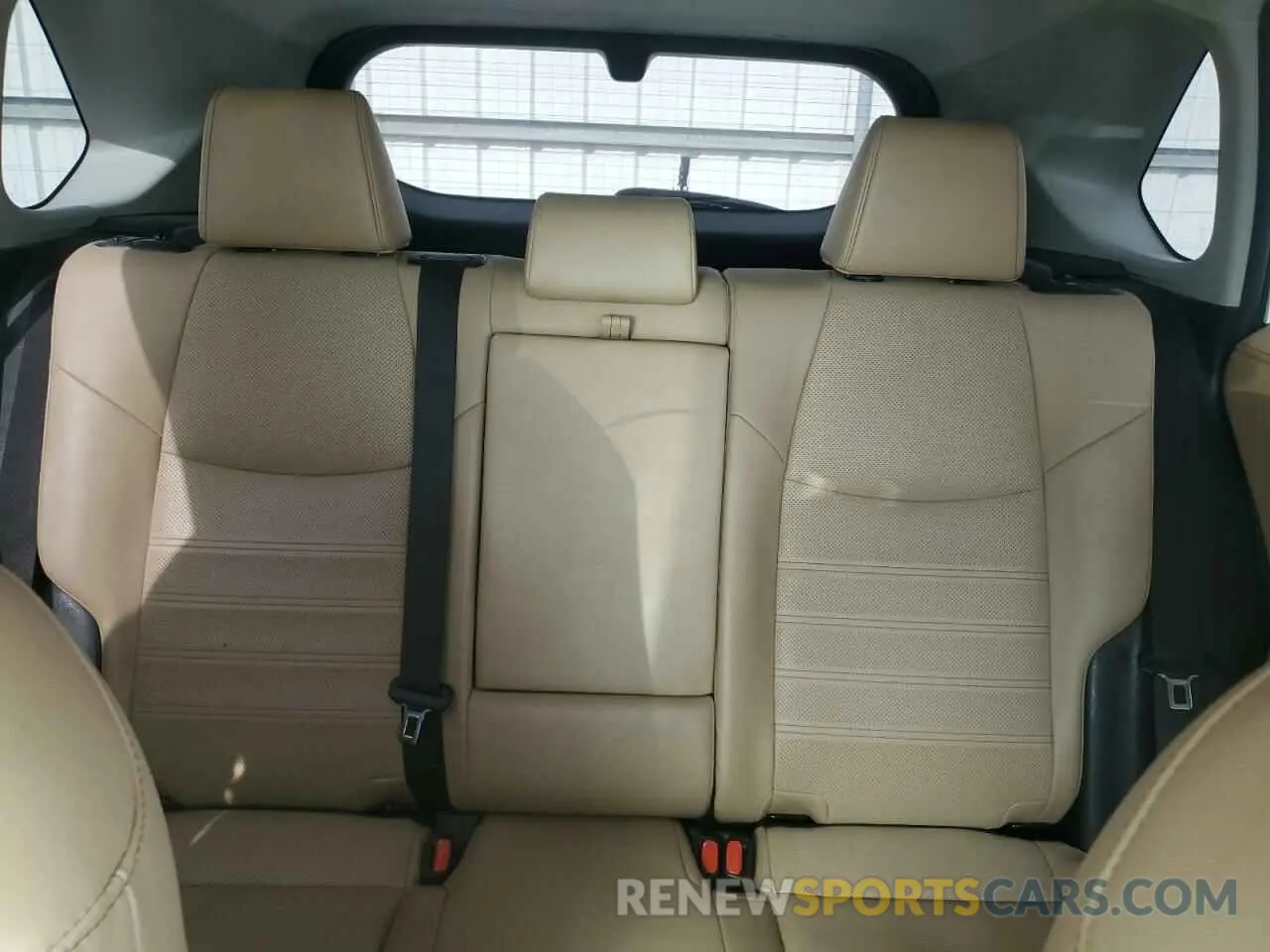10 Photograph of a damaged car JTMN1RFV6KD517695 TOYOTA RAV4 2019
