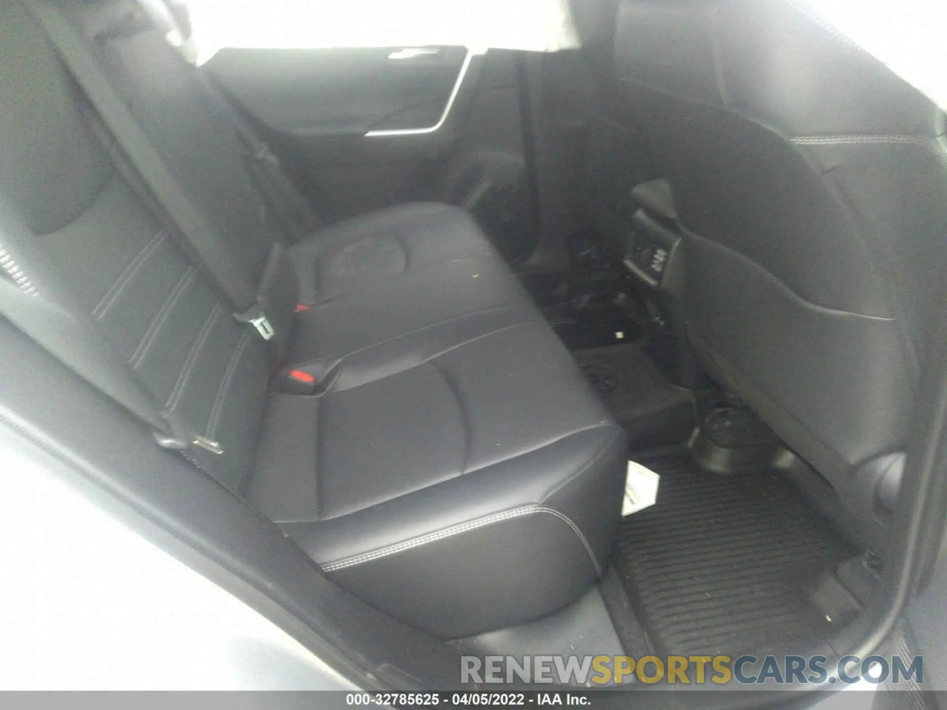 8 Photograph of a damaged car JTMN1RFV7KD516572 TOYOTA RAV4 2019
