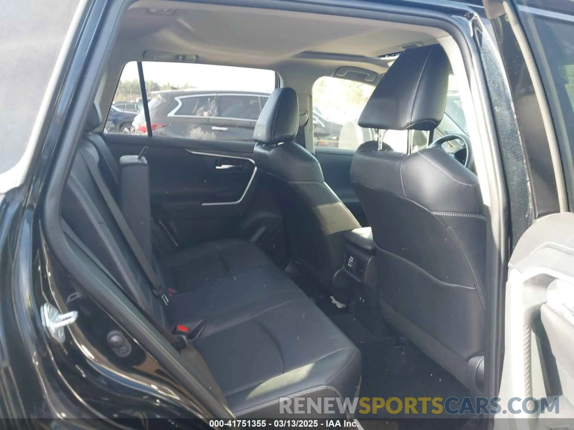 8 Фотография поврежденного автомобиля JTMN1RFV8KD033205 TOYOTA RAV4 2019