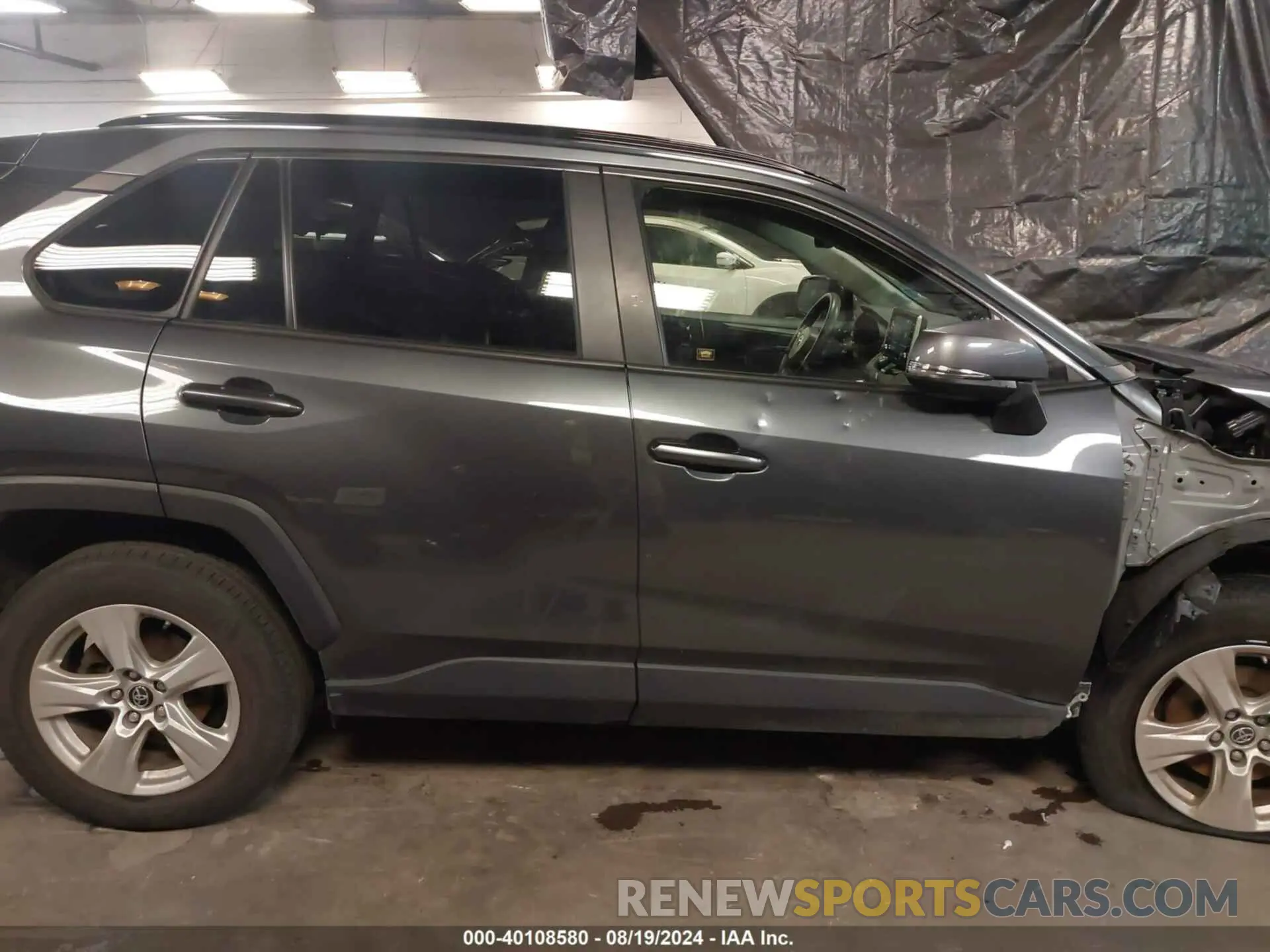 14 Photograph of a damaged car JTMP1RFV0KD013328 TOYOTA RAV4 2019