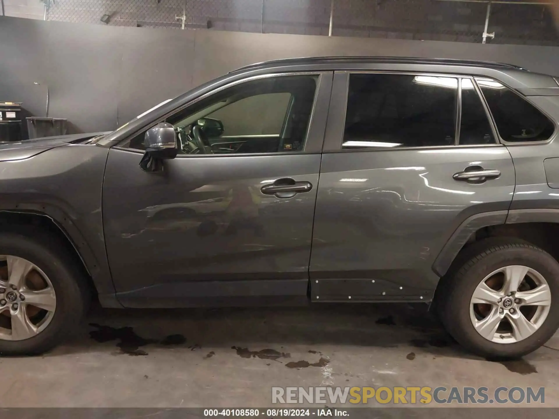 15 Photograph of a damaged car JTMP1RFV0KD013328 TOYOTA RAV4 2019