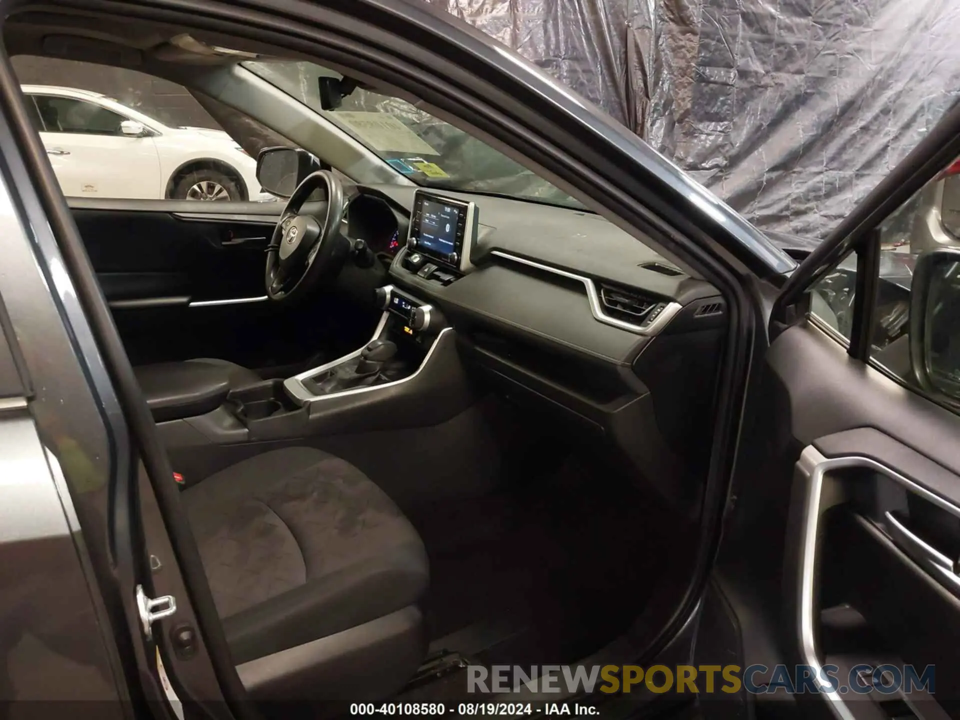 5 Photograph of a damaged car JTMP1RFV0KD013328 TOYOTA RAV4 2019