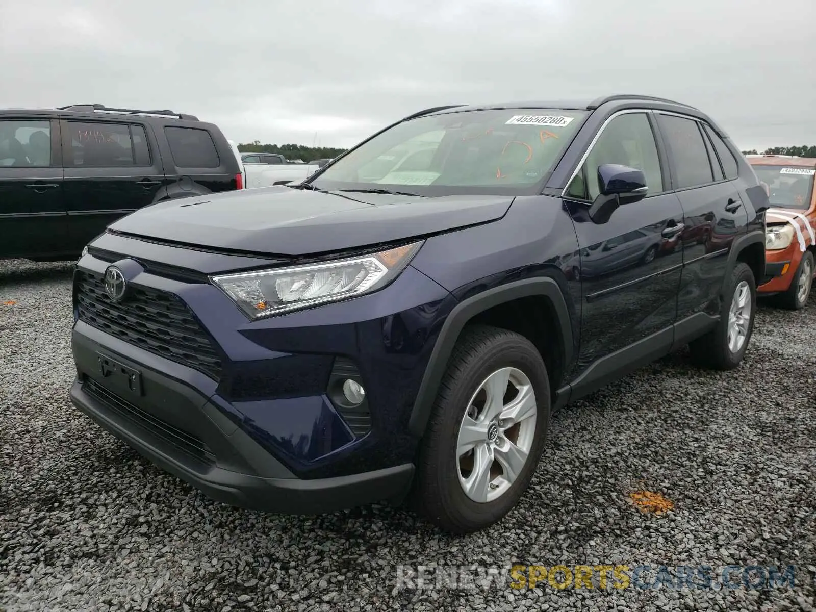2 Photograph of a damaged car JTMP1RFV0KD033739 TOYOTA RAV4 2019