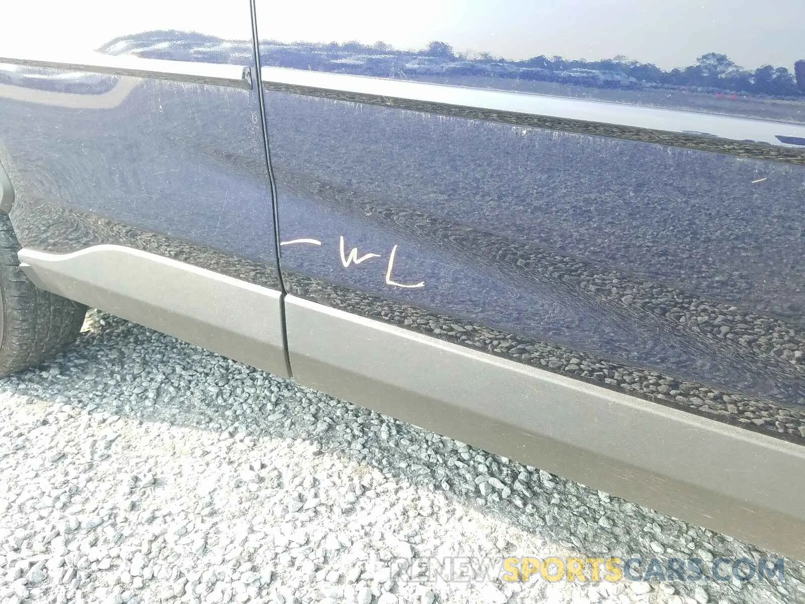 9 Photograph of a damaged car JTMP1RFV0KD033739 TOYOTA RAV4 2019