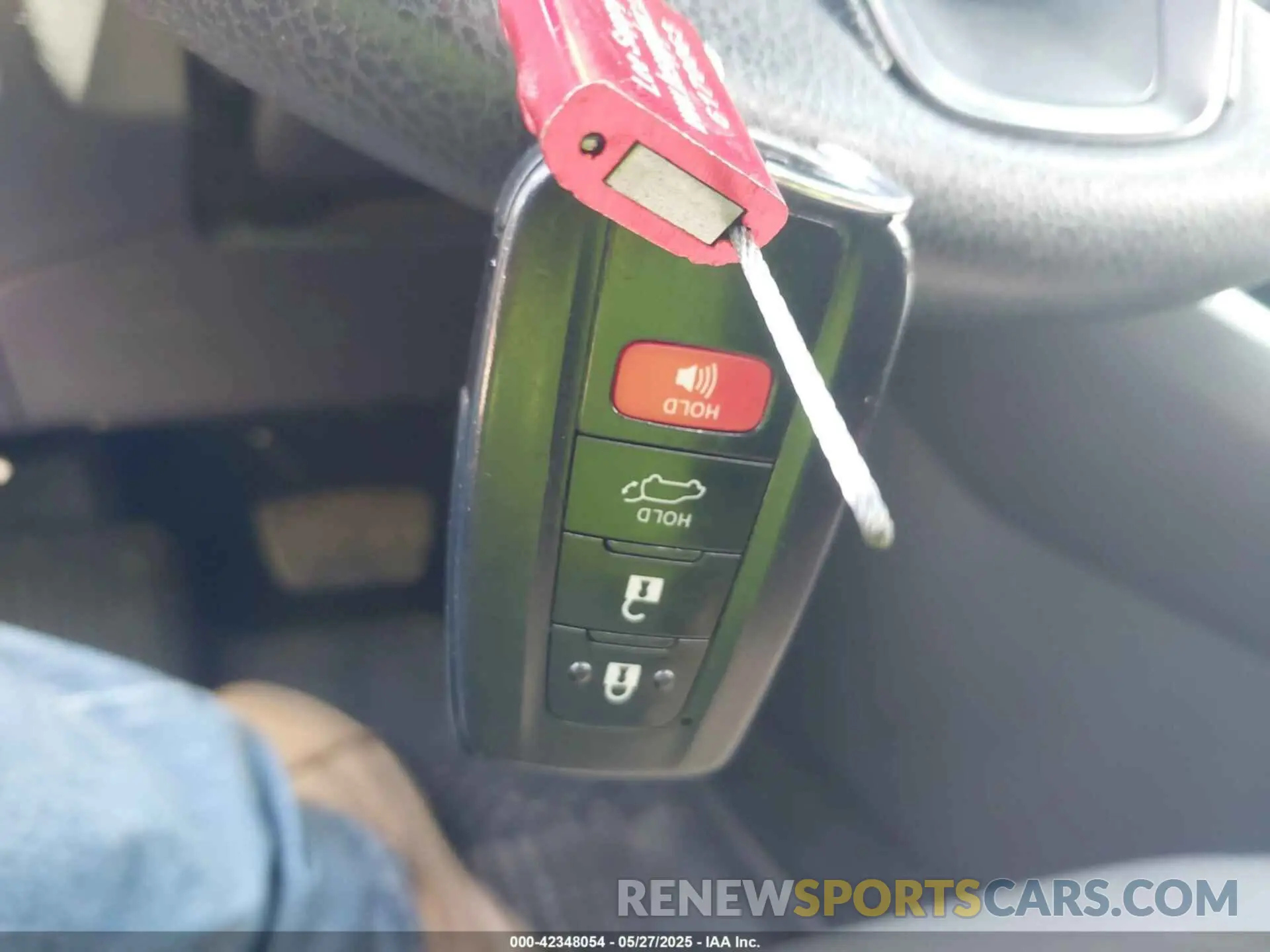 11 Photograph of a damaged car JTMP1RFV0KD034373 TOYOTA RAV4 2019