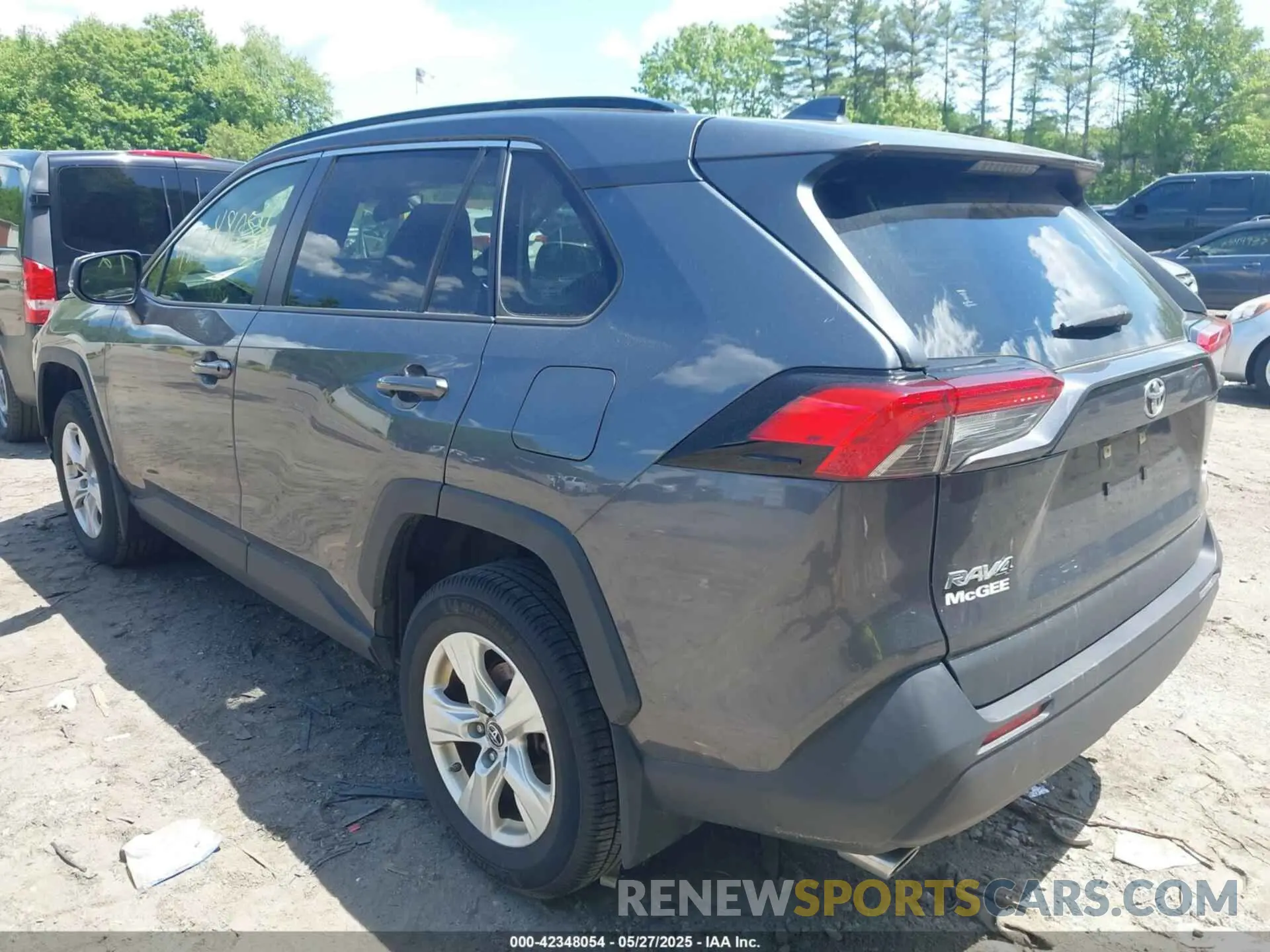 3 Photograph of a damaged car JTMP1RFV0KD034373 TOYOTA RAV4 2019
