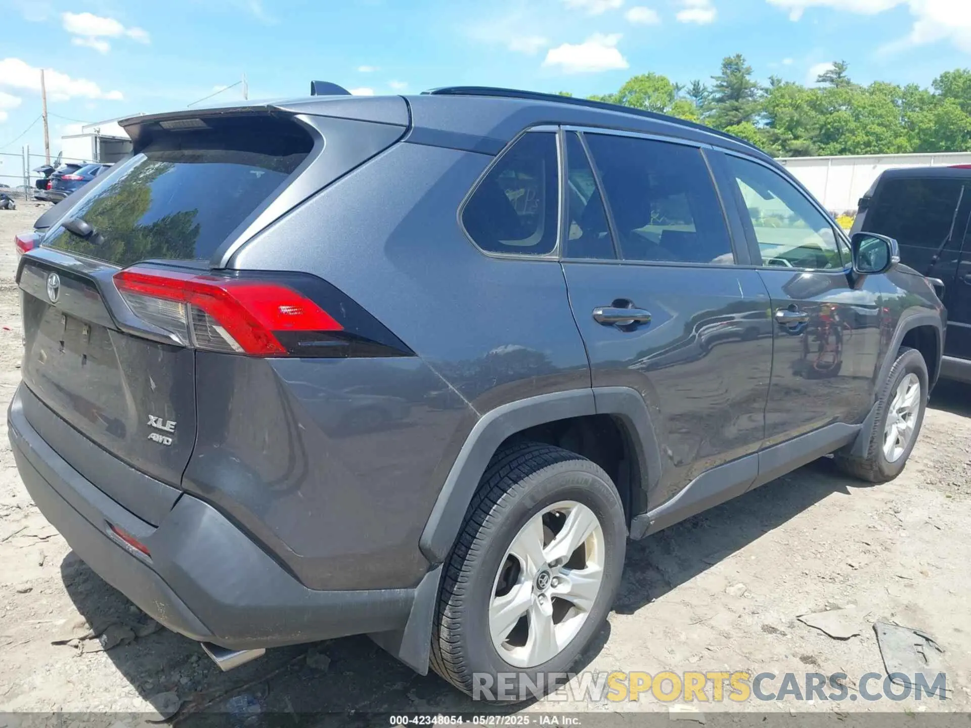 4 Photograph of a damaged car JTMP1RFV0KD034373 TOYOTA RAV4 2019