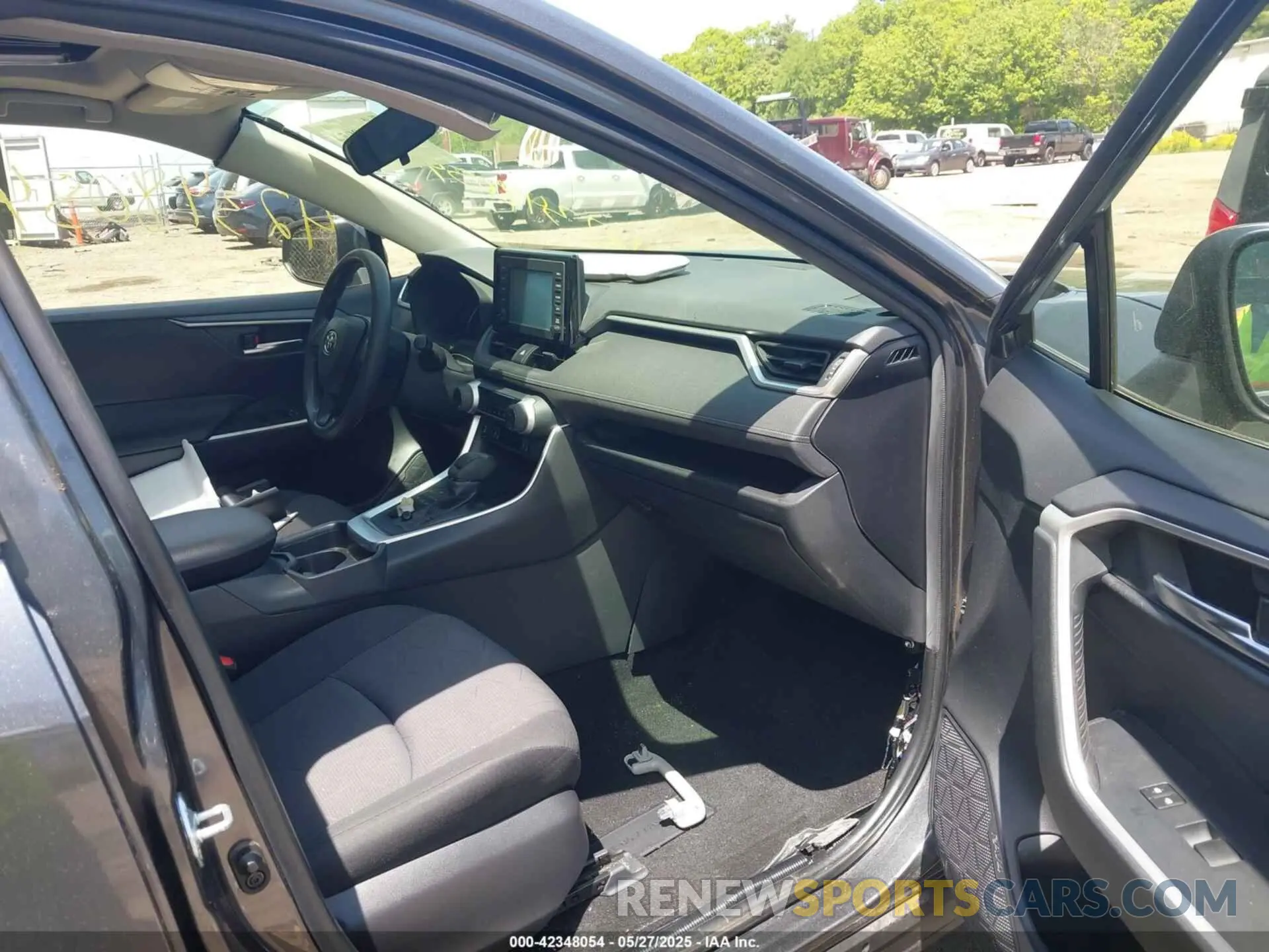 5 Photograph of a damaged car JTMP1RFV0KD034373 TOYOTA RAV4 2019
