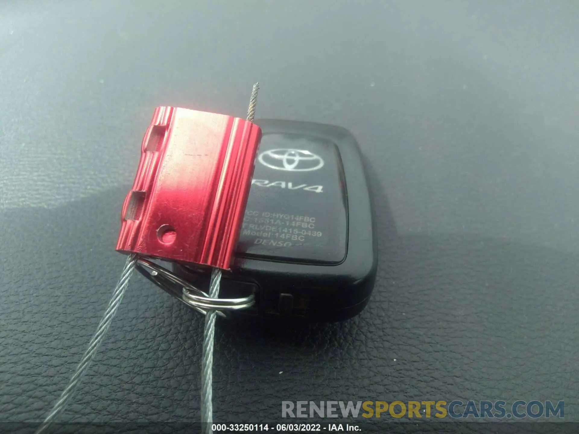 11 Photograph of a damaged car JTMP1RFV0KD036561 TOYOTA RAV4 2019