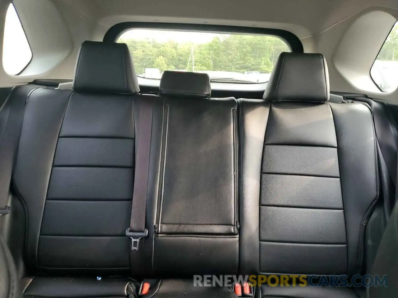 10 Photograph of a damaged car JTMP1RFV0KD500349 TOYOTA RAV4 2019