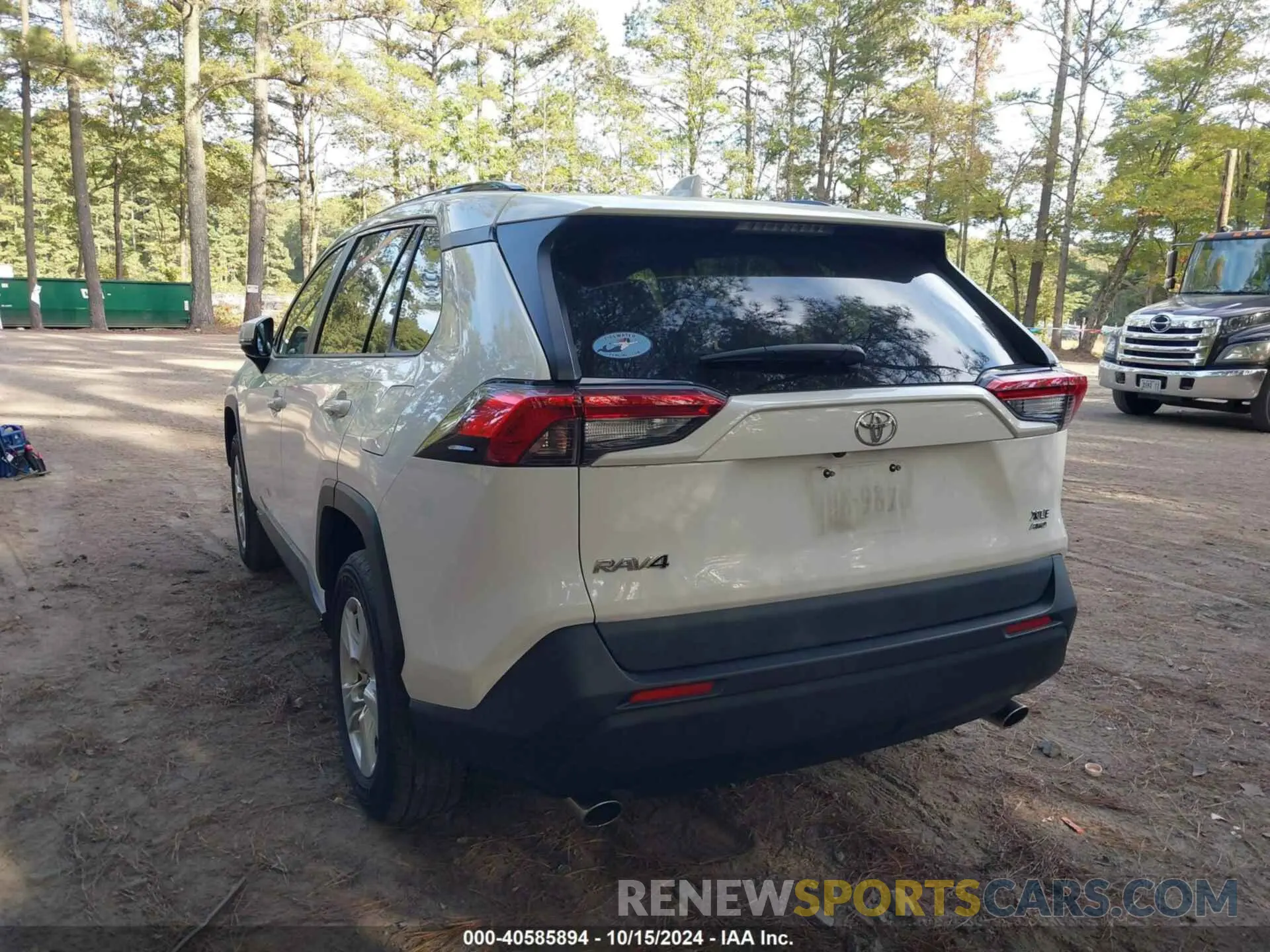 3 Фотография поврежденного автомобиля JTMP1RFV0KD504966 TOYOTA RAV4 2019
