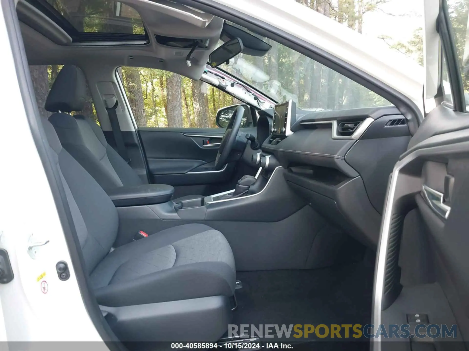 5 Фотография поврежденного автомобиля JTMP1RFV0KD504966 TOYOTA RAV4 2019