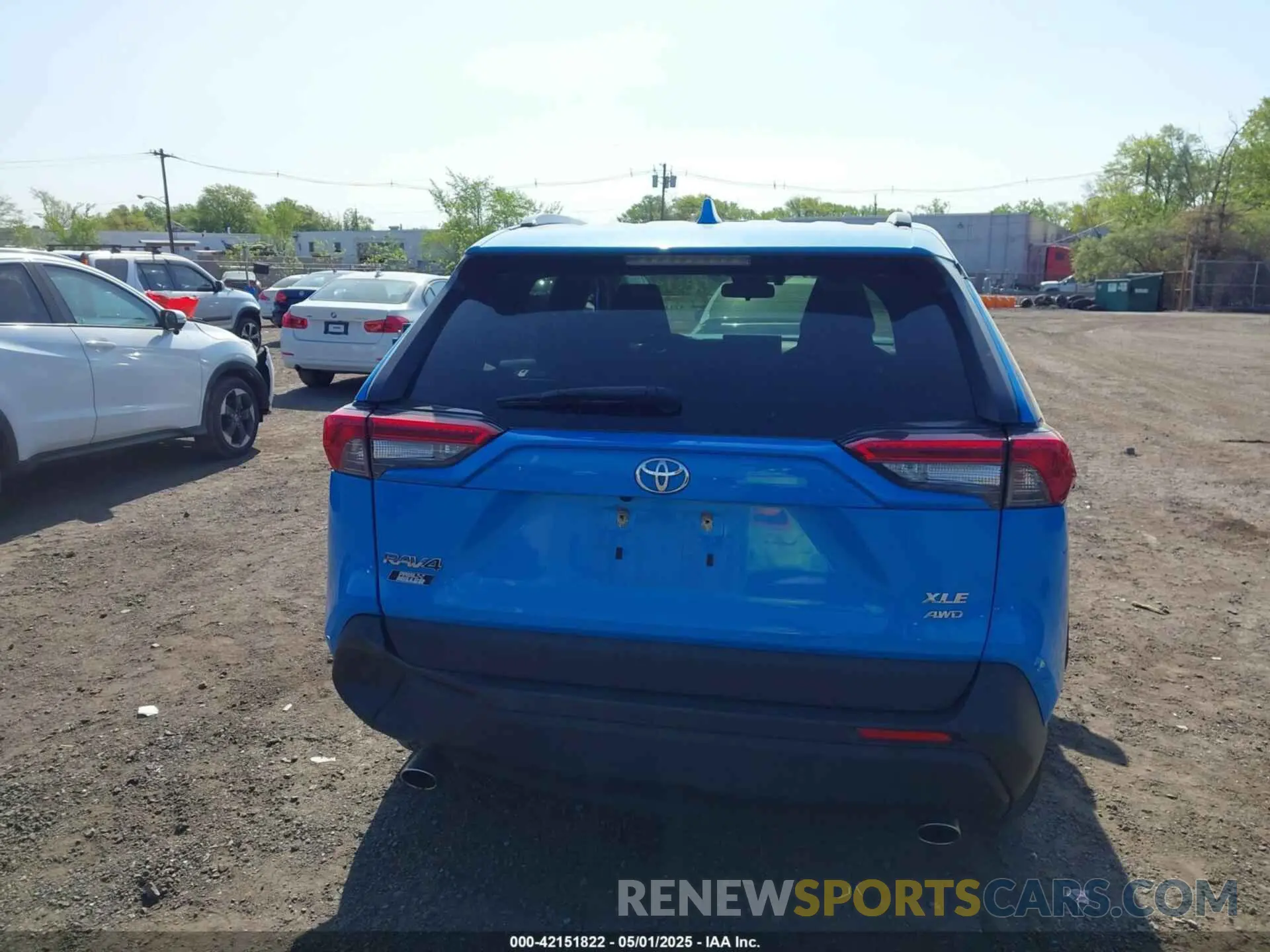 16 Фотография поврежденного автомобиля JTMP1RFV0KJ004470 TOYOTA RAV4 2019