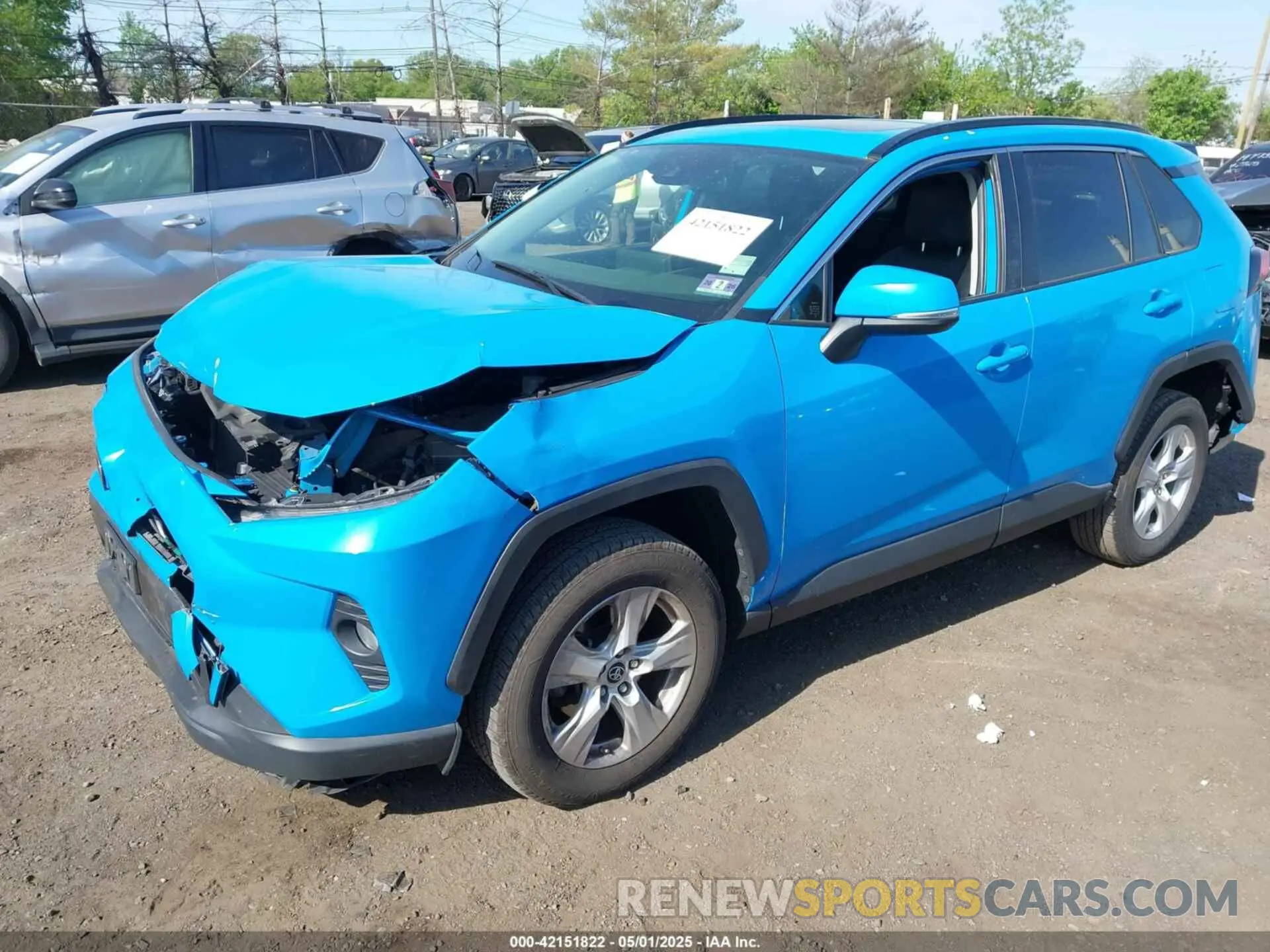 2 Фотография поврежденного автомобиля JTMP1RFV0KJ004470 TOYOTA RAV4 2019