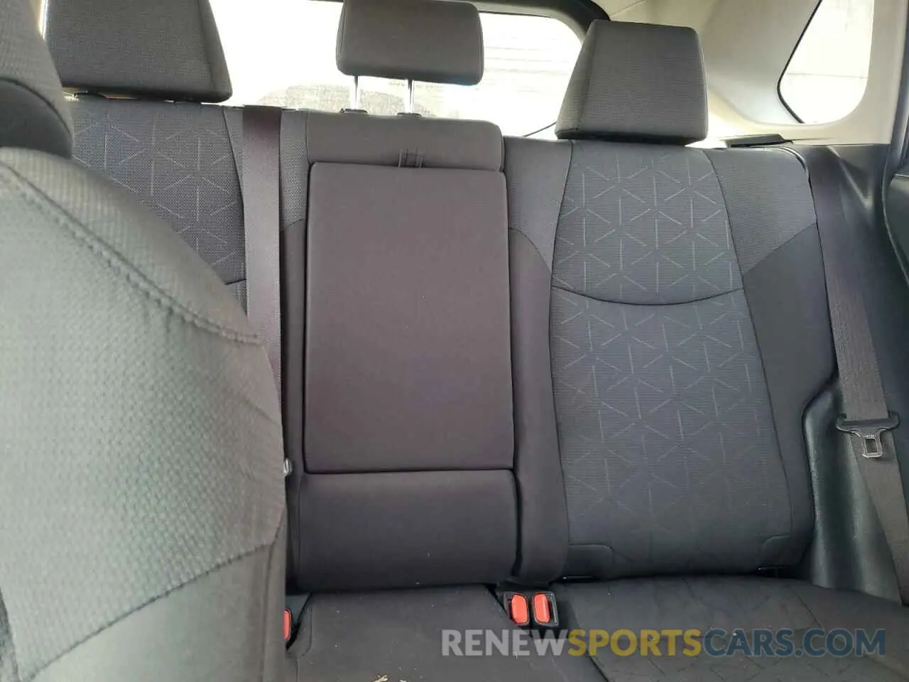 10 Photograph of a damaged car JTMP1RFV0KJ006378 TOYOTA RAV4 2019