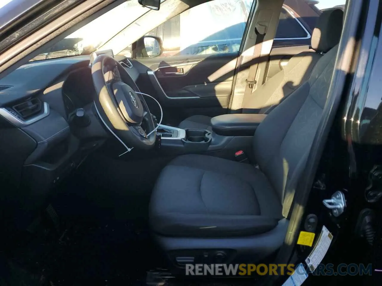 7 Photograph of a damaged car JTMP1RFV0KJ006378 TOYOTA RAV4 2019