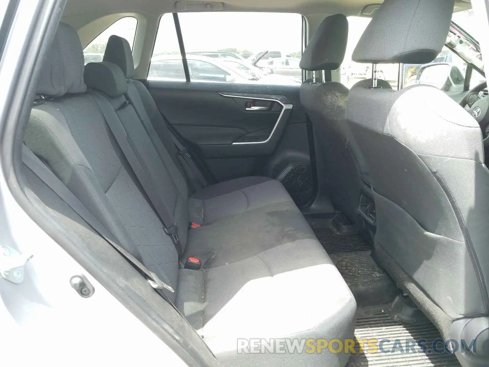 6 Photograph of a damaged car JTMP1RFV1KD026069 TOYOTA RAV4 2019