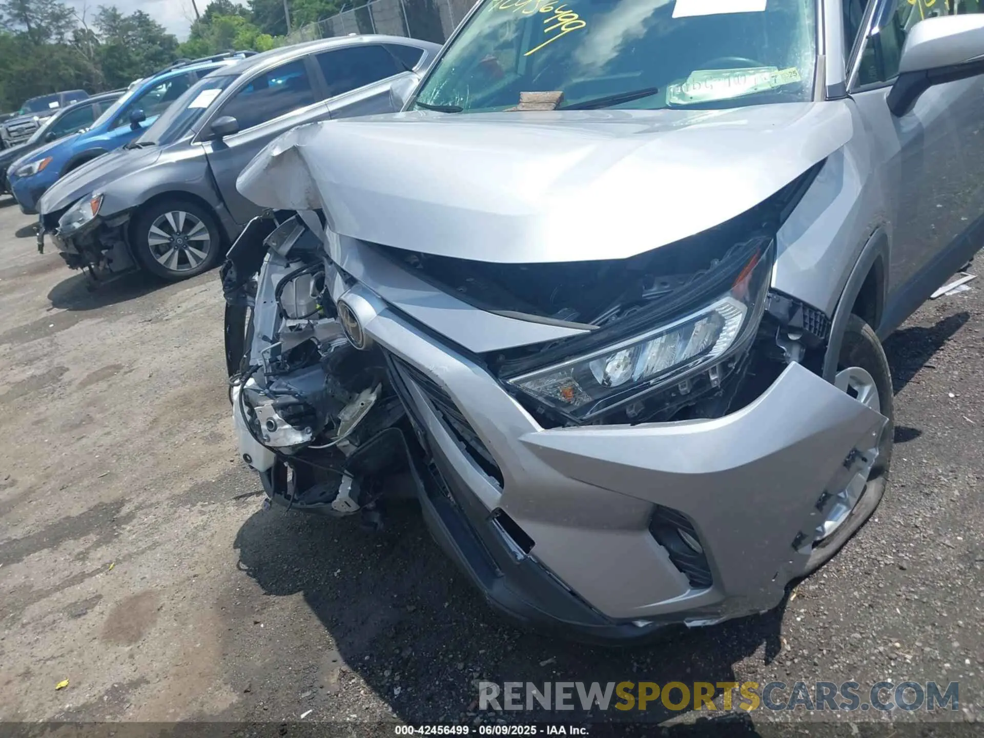 6 Photograph of a damaged car JTMP1RFV1KD030509 TOYOTA RAV4 2019