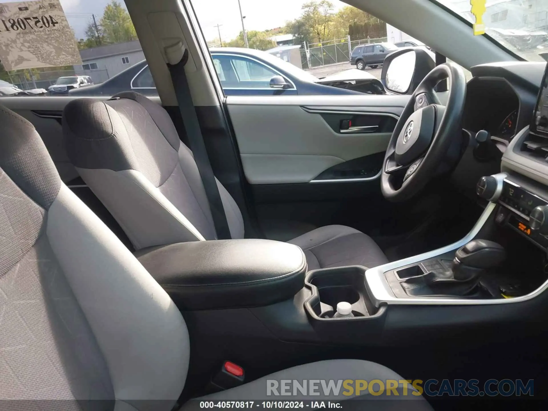 5 Photograph of a damaged car JTMP1RFV1KD500795 TOYOTA RAV4 2019