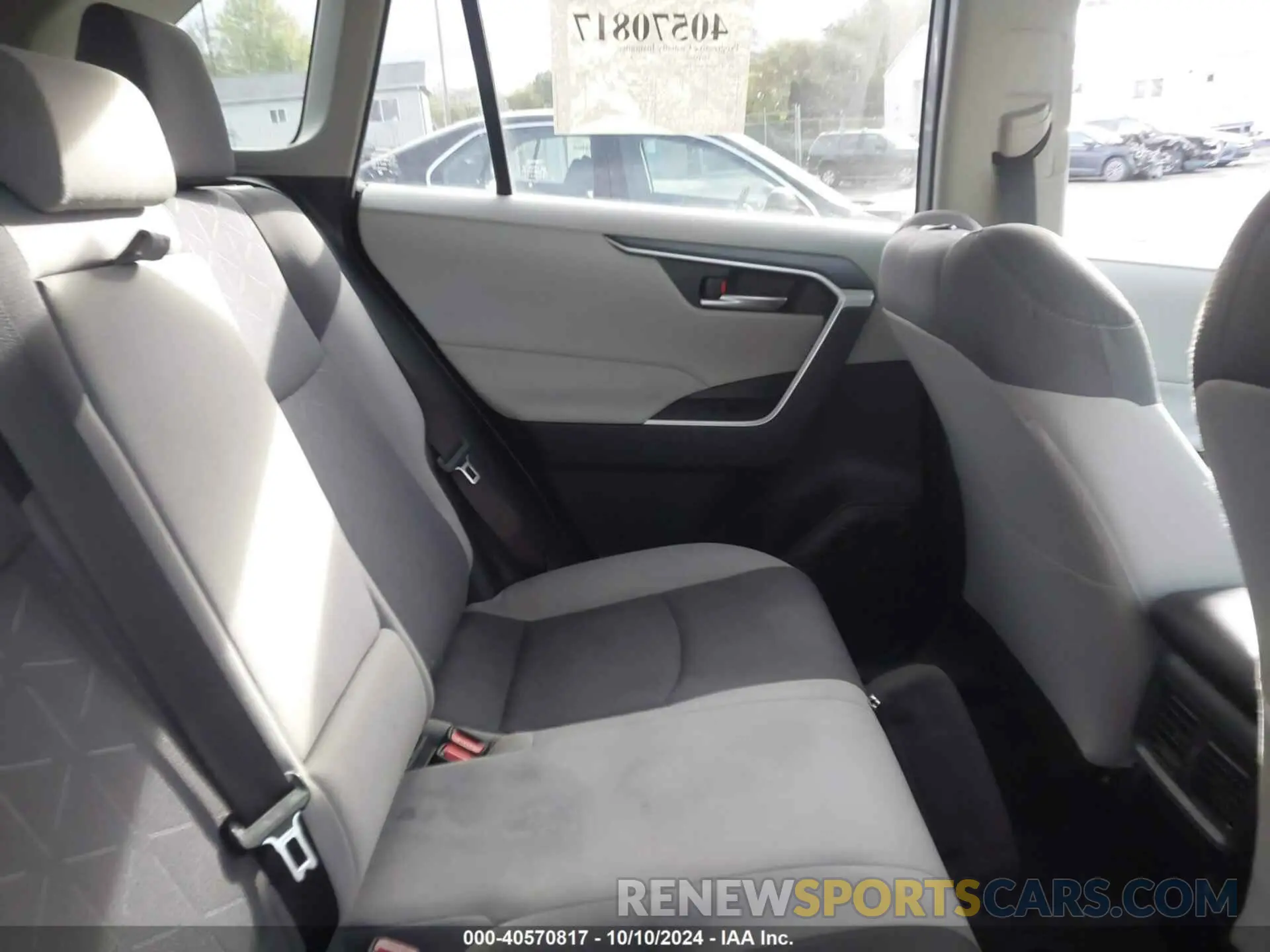 8 Photograph of a damaged car JTMP1RFV1KD500795 TOYOTA RAV4 2019