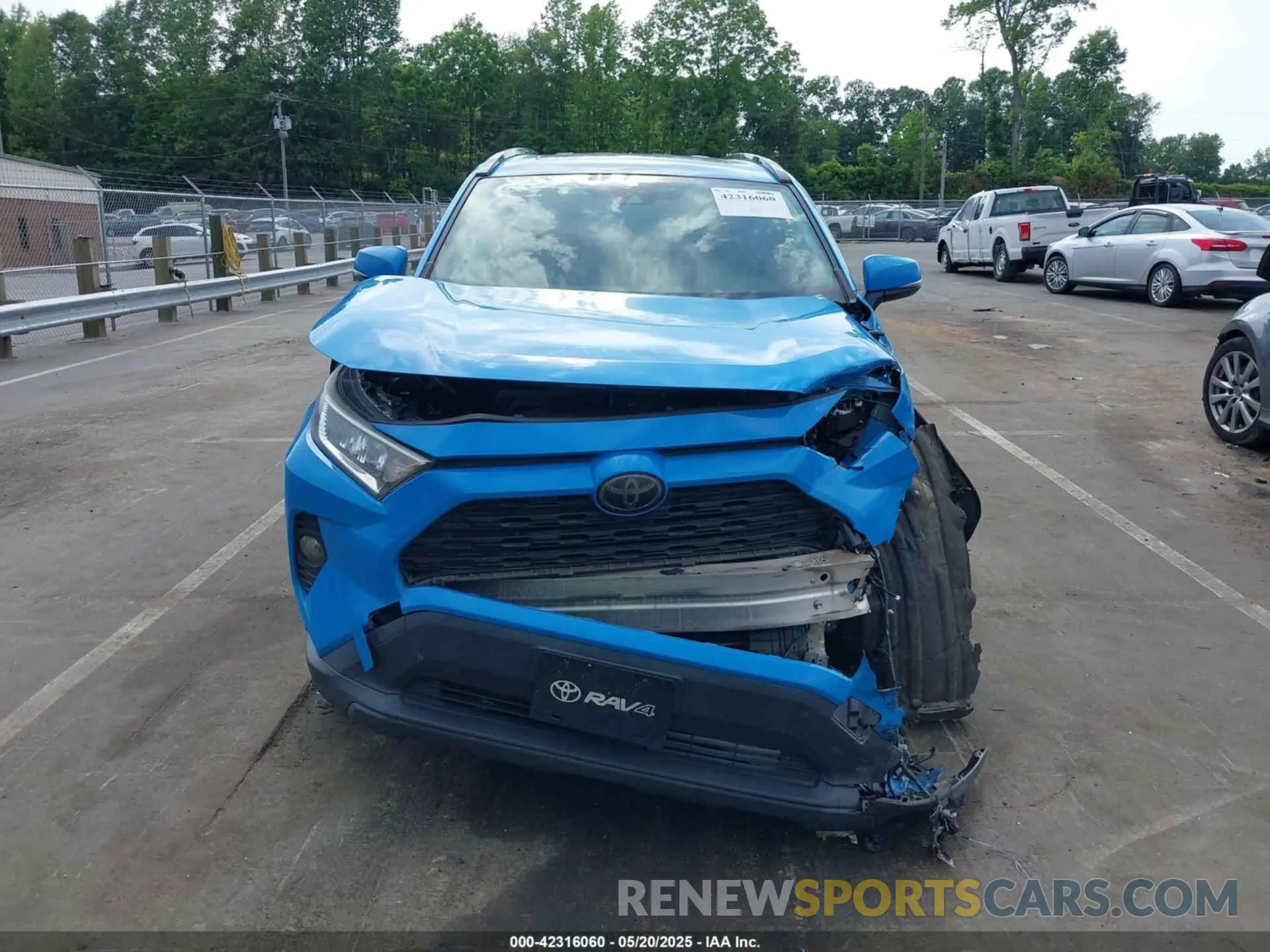 11 Photograph of a damaged car JTMP1RFV1KD506760 TOYOTA RAV4 2019