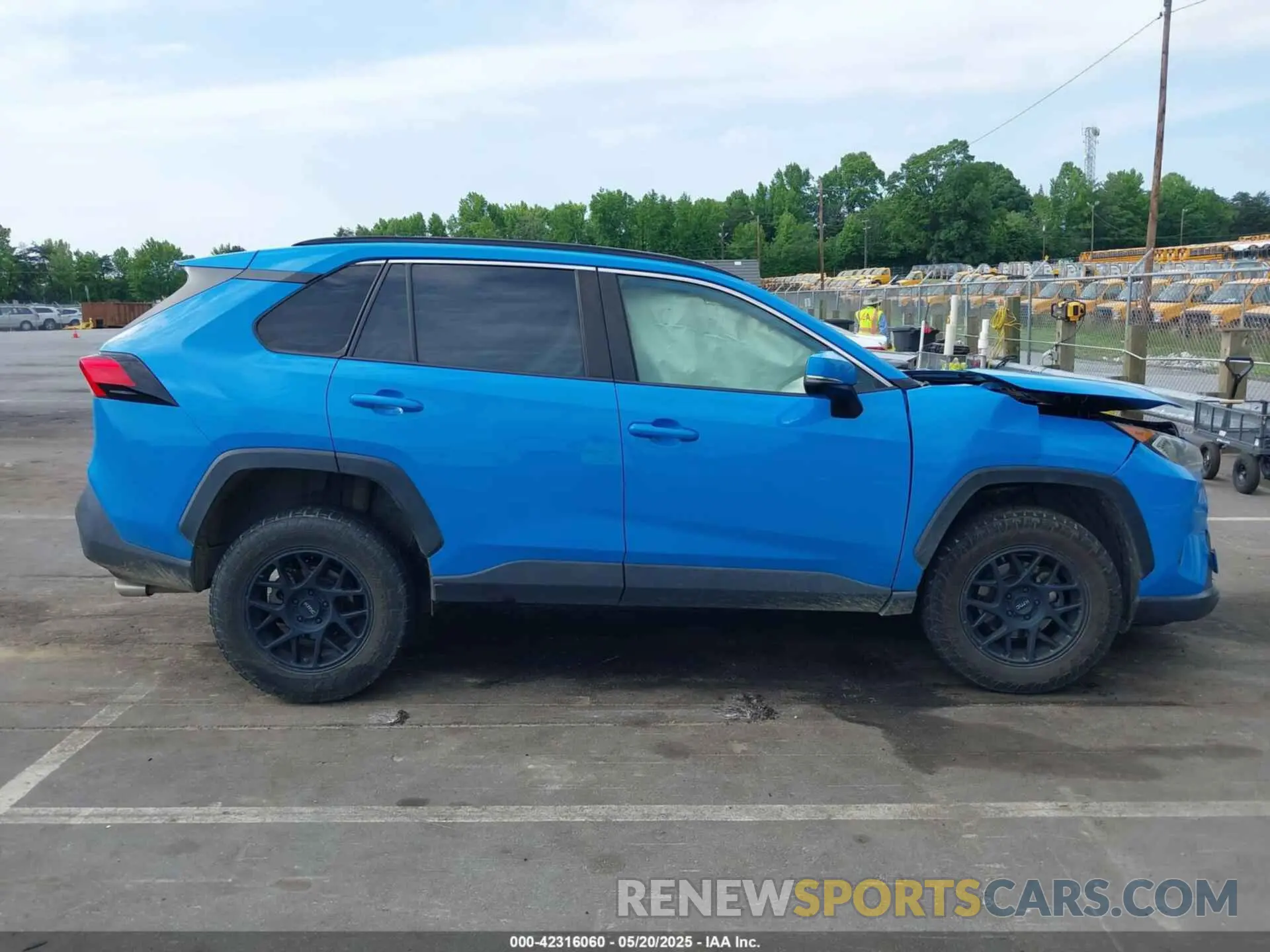 12 Photograph of a damaged car JTMP1RFV1KD506760 TOYOTA RAV4 2019