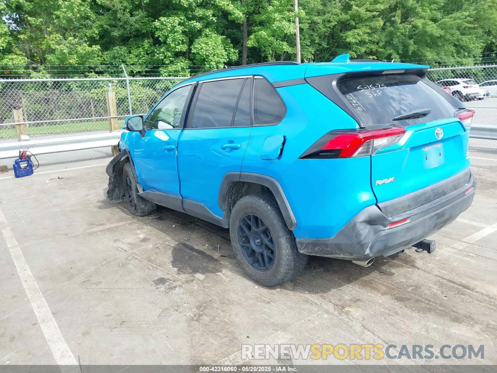 3 Photograph of a damaged car JTMP1RFV1KD506760 TOYOTA RAV4 2019