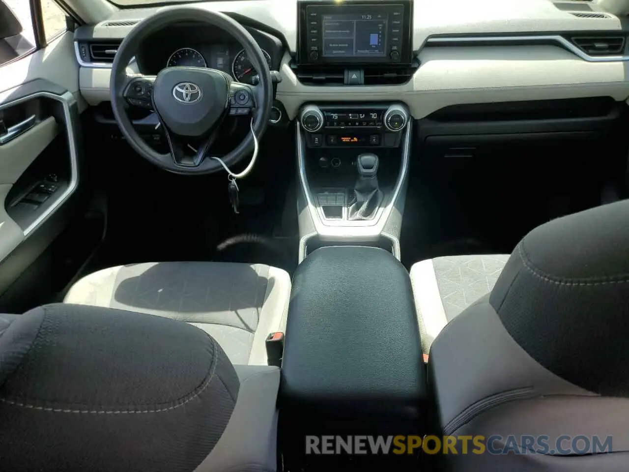 8 Фотография поврежденного автомобиля JTMP1RFV2KD030700 TOYOTA RAV4 2019