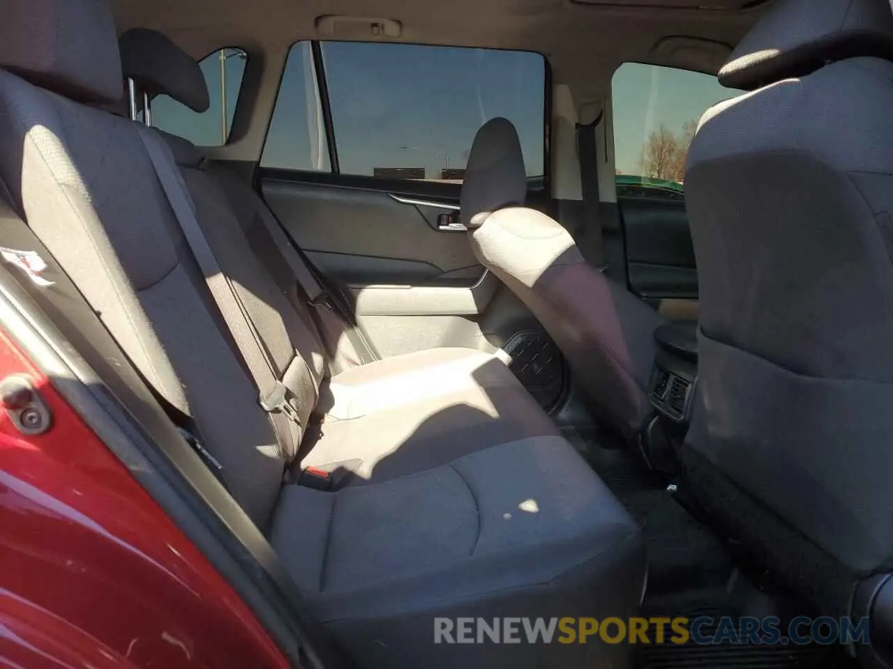11 Фотография поврежденного автомобиля JTMP1RFV2KD039171 TOYOTA RAV4 2019
