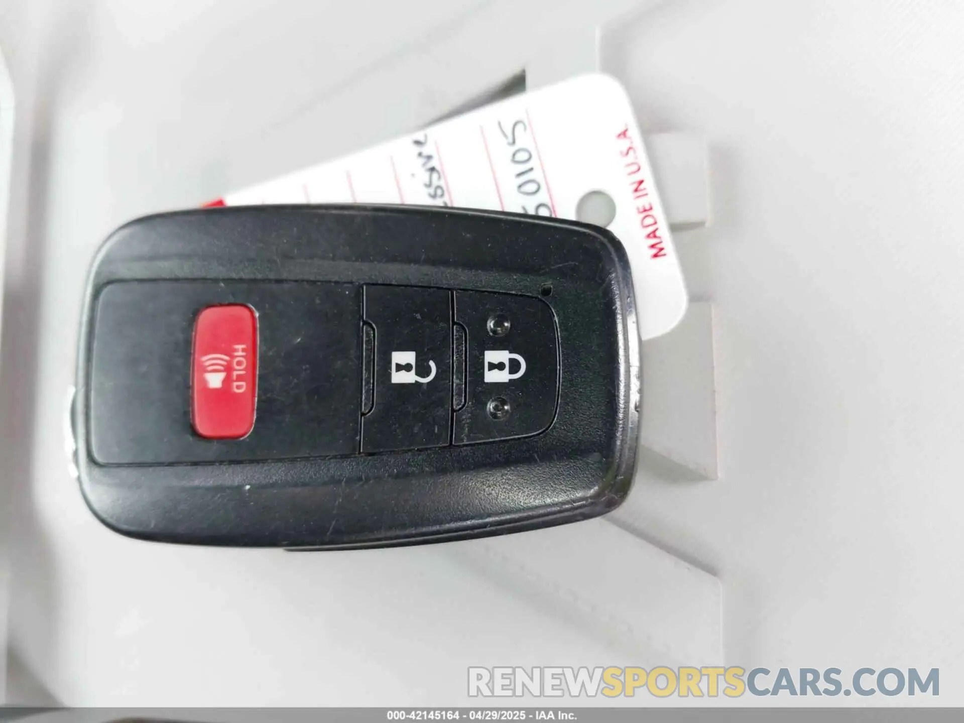 11 Photograph of a damaged car JTMP1RFV2KD042717 TOYOTA RAV4 2019