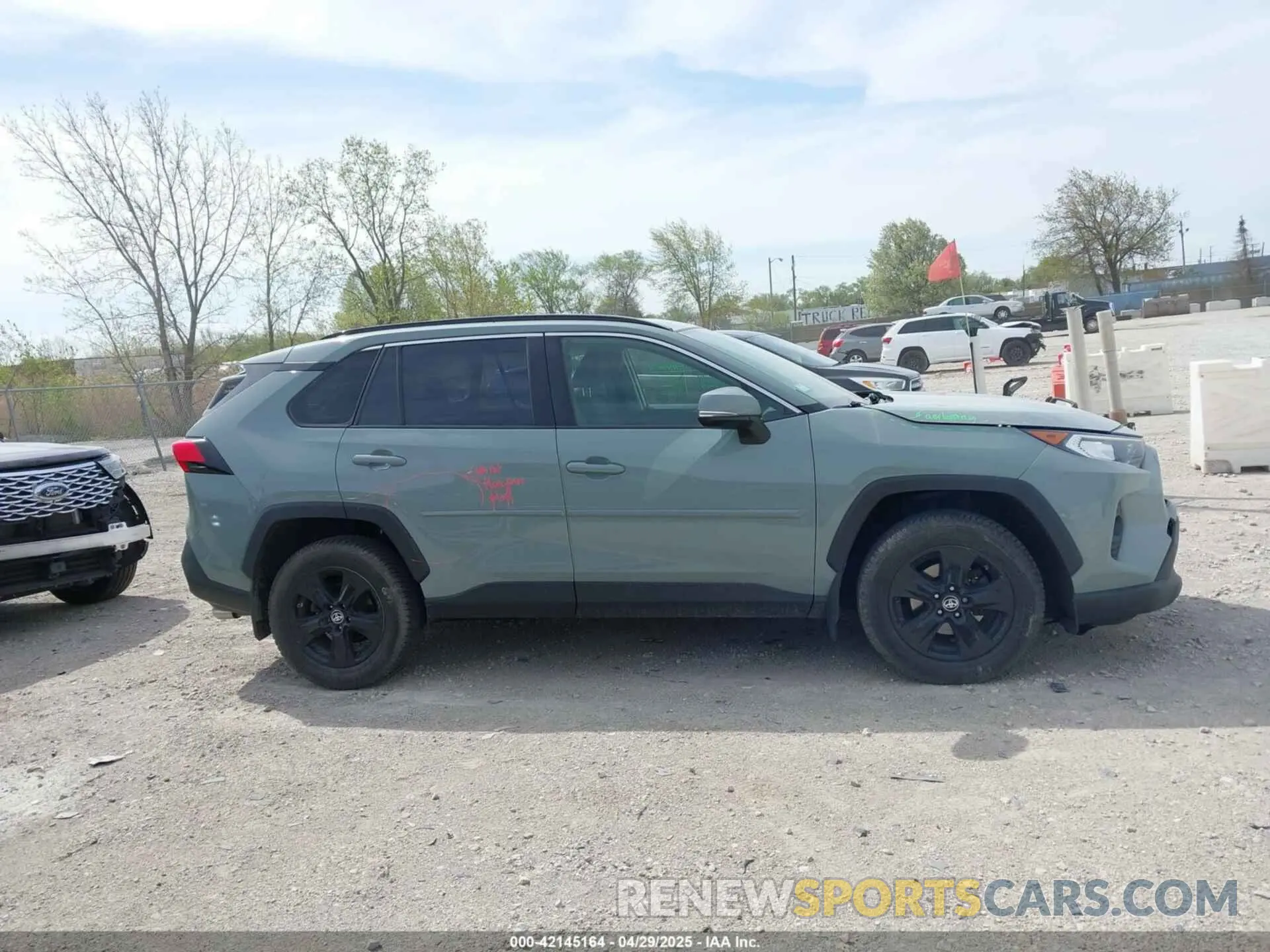 13 Photograph of a damaged car JTMP1RFV2KD042717 TOYOTA RAV4 2019