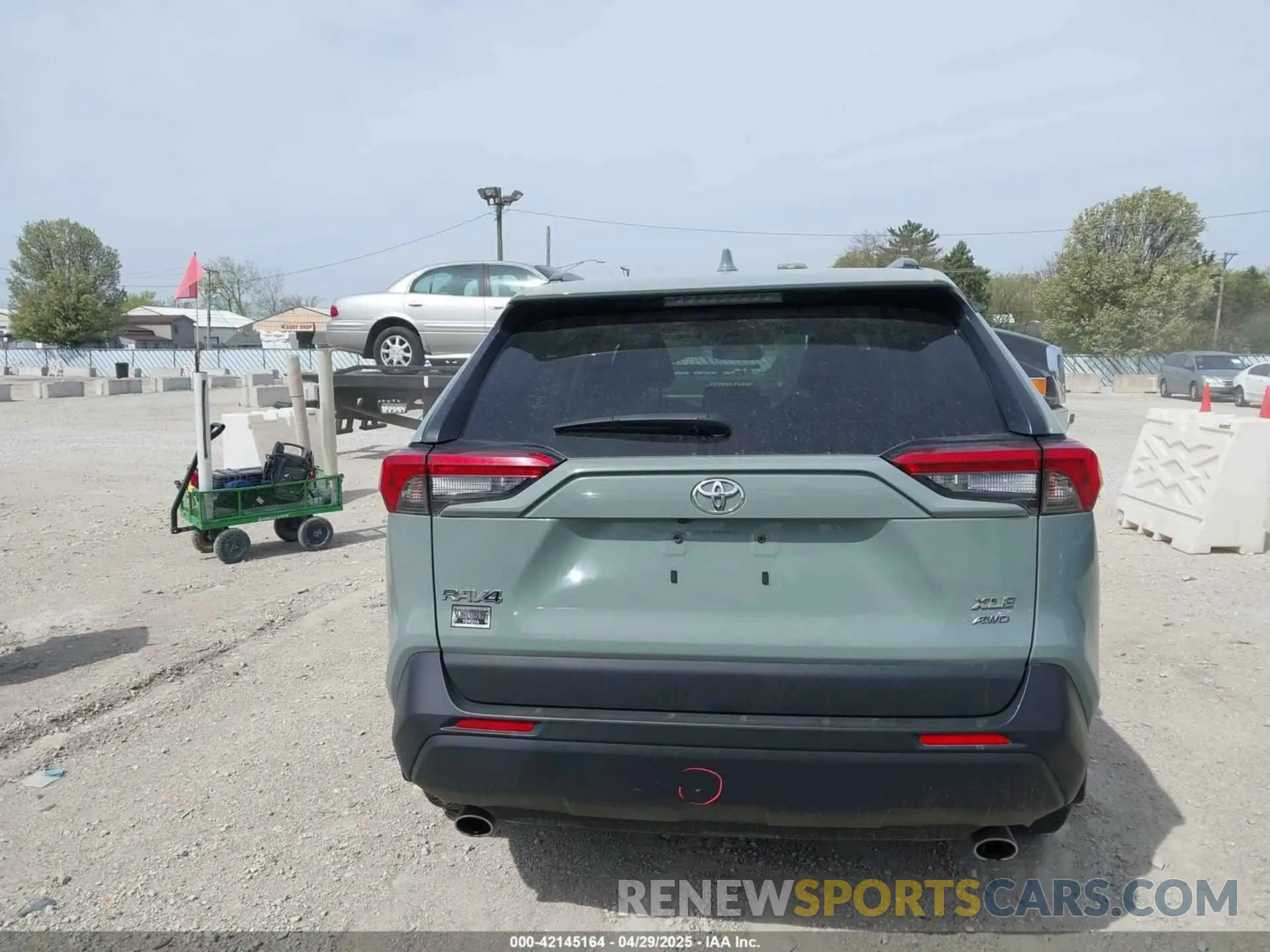 16 Photograph of a damaged car JTMP1RFV2KD042717 TOYOTA RAV4 2019