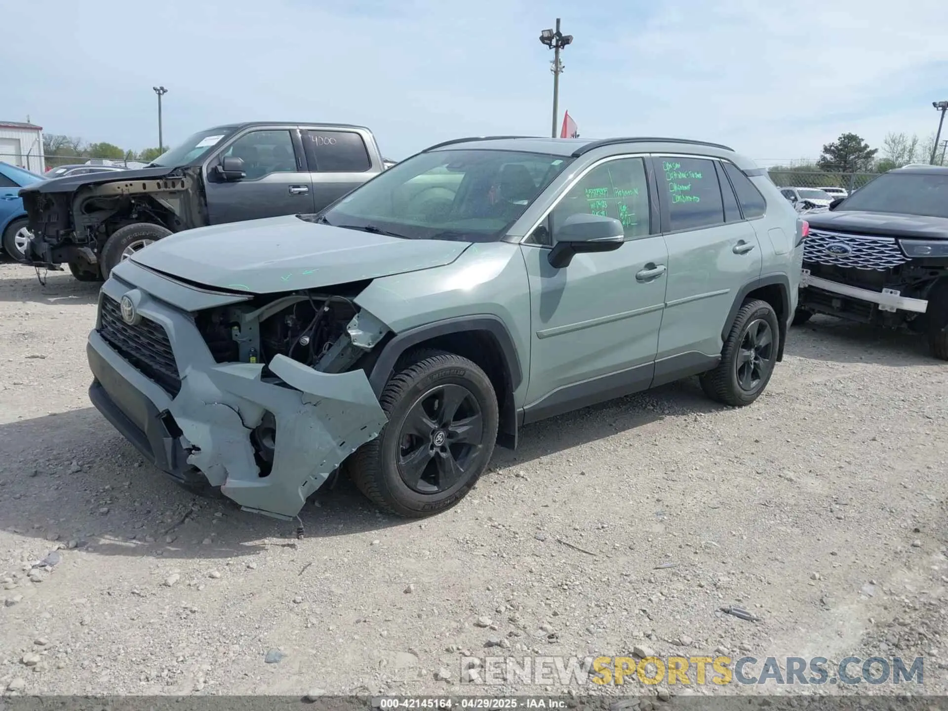 2 Photograph of a damaged car JTMP1RFV2KD042717 TOYOTA RAV4 2019