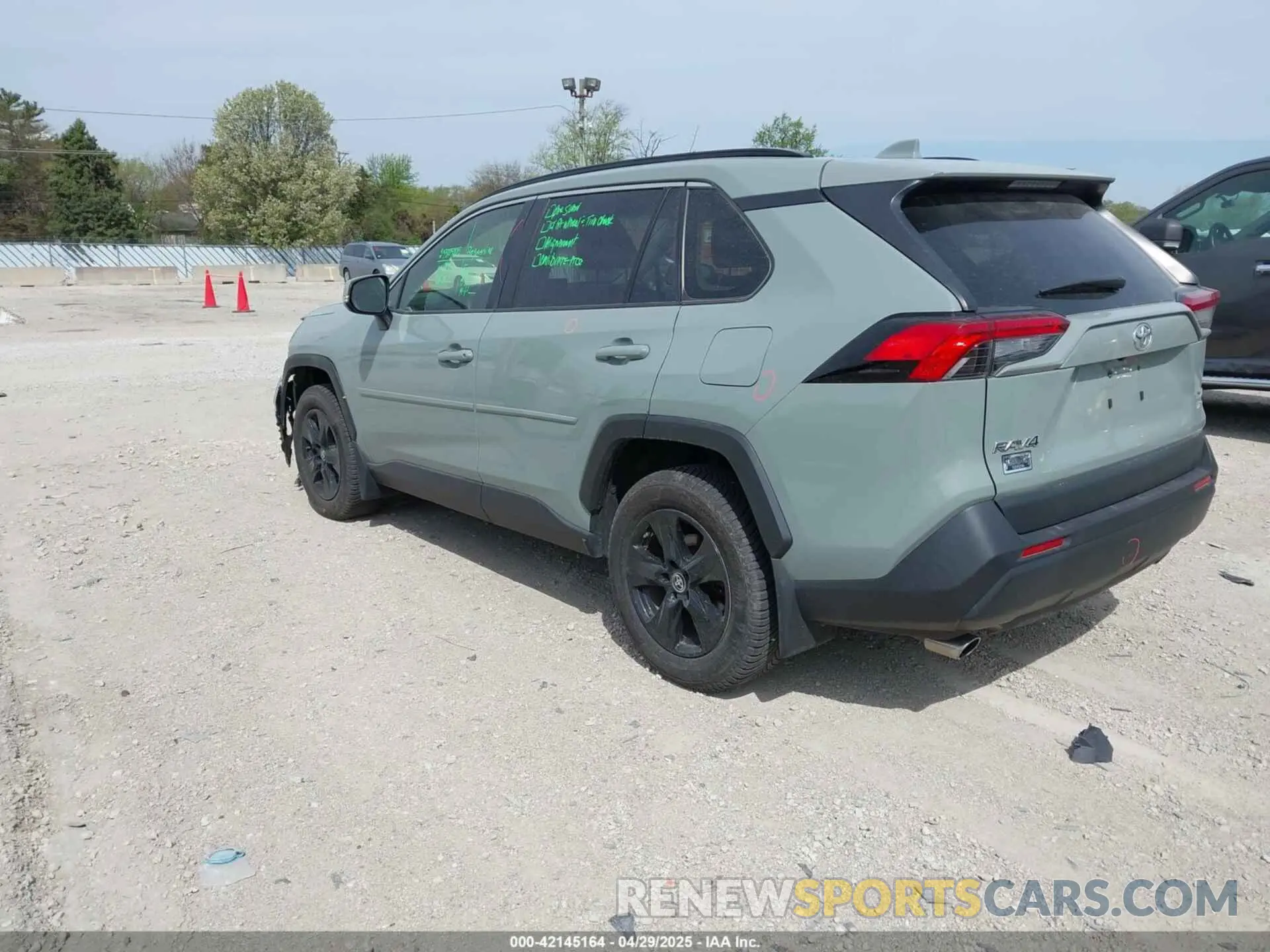 3 Photograph of a damaged car JTMP1RFV2KD042717 TOYOTA RAV4 2019